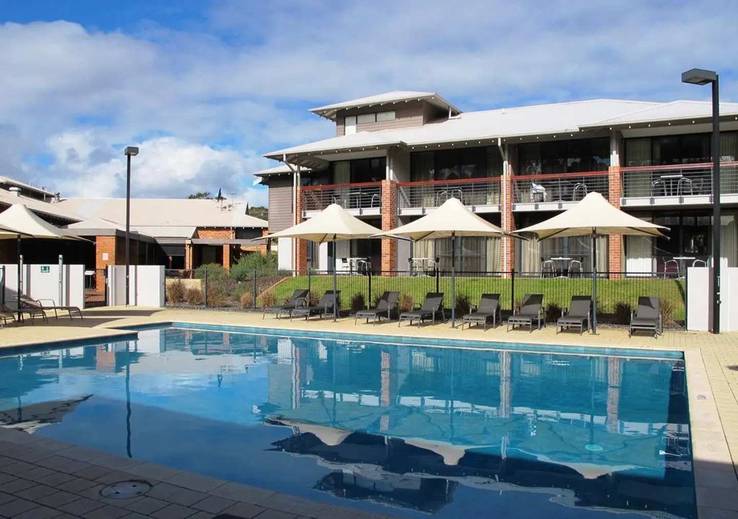 Margarets In Town Apartments OUTDOOR_POOL