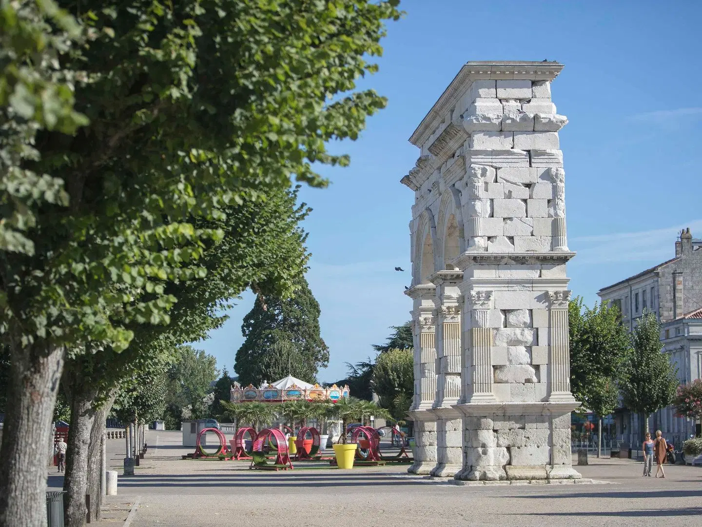 ibis Saintes EXTERIOR
