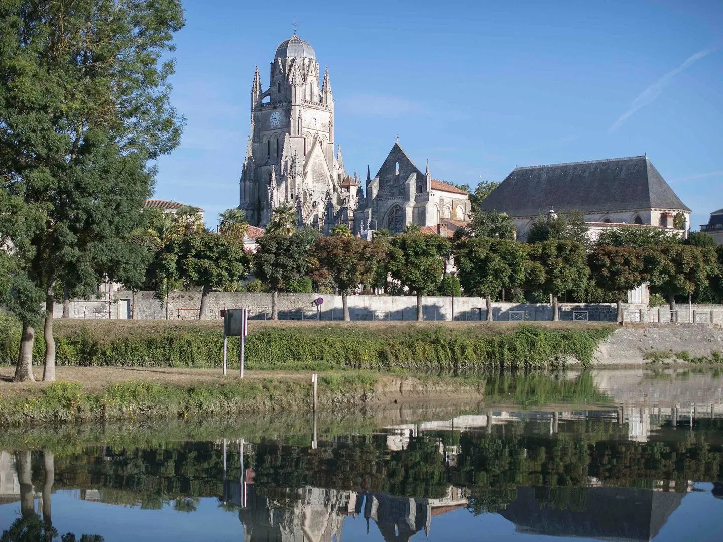 ibis Saintes LANDSCAPE