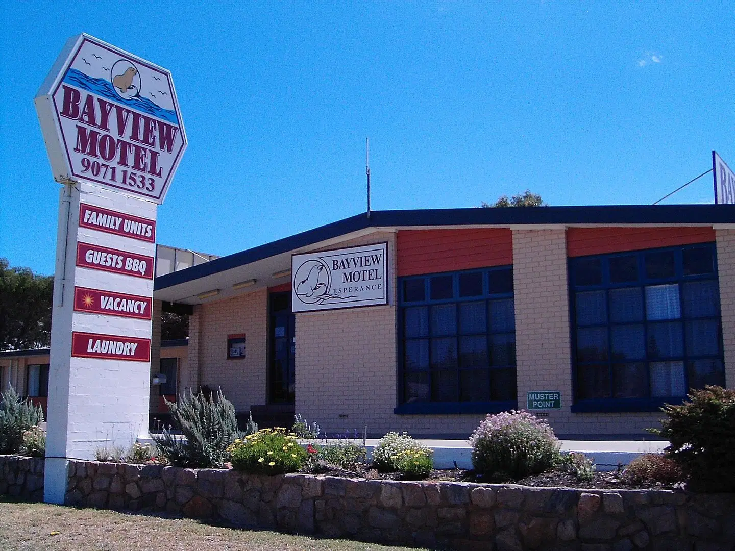 Bayview Motel EXTERIOR