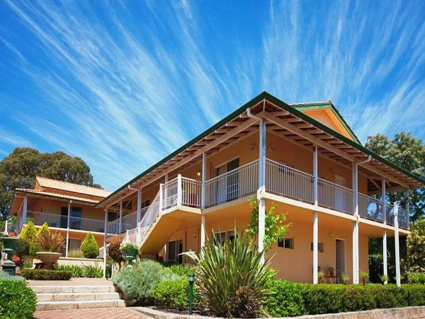 Higgins Lane Motel EXTERIOR