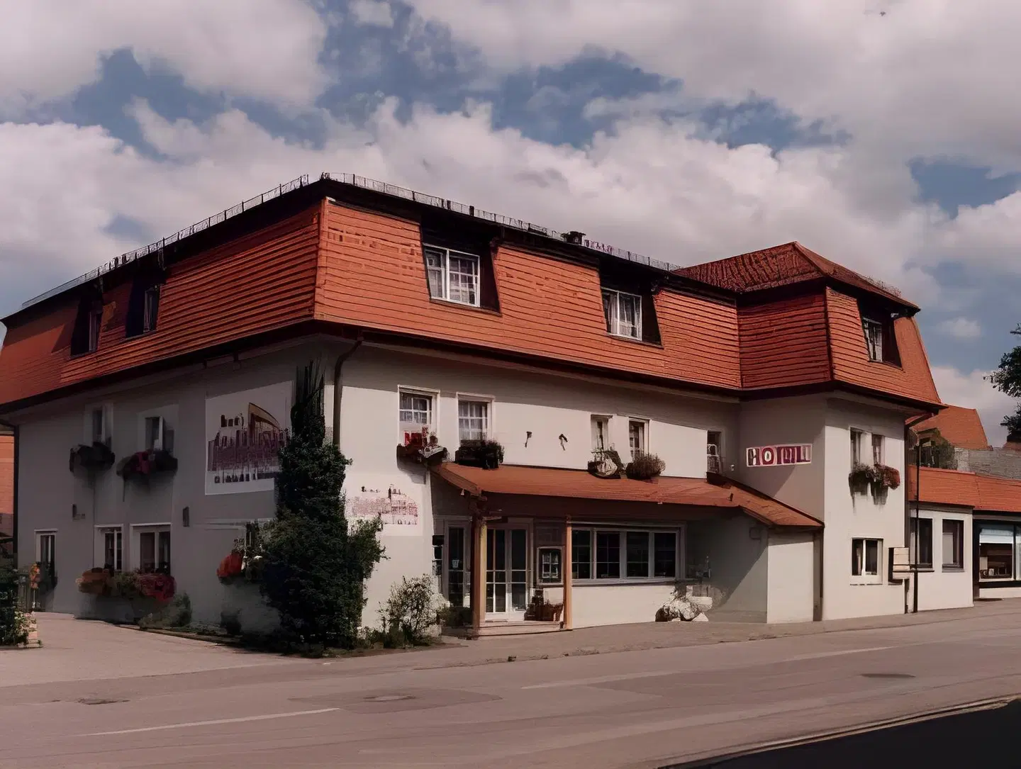 Mayer's Waldhorn EXTERIOR