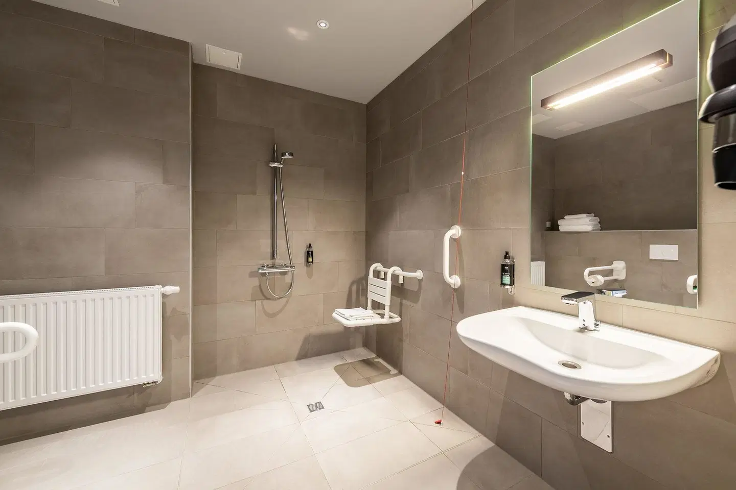 Premier Inn Heidelberg City Bahnstadt Hotel Badezimmer