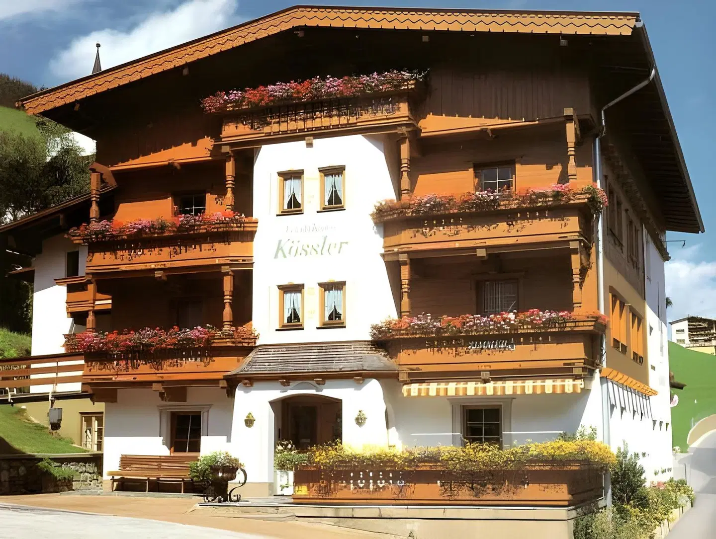 Kössler EXTERIOR