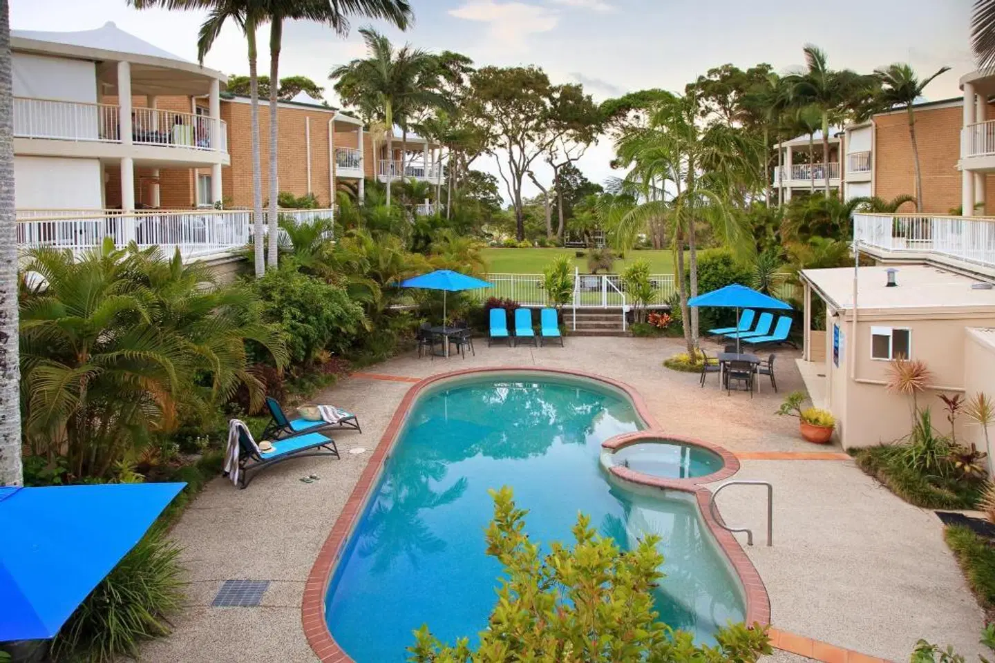 Macquarie Lodge Noosa Heads OUTDOOR_POOL