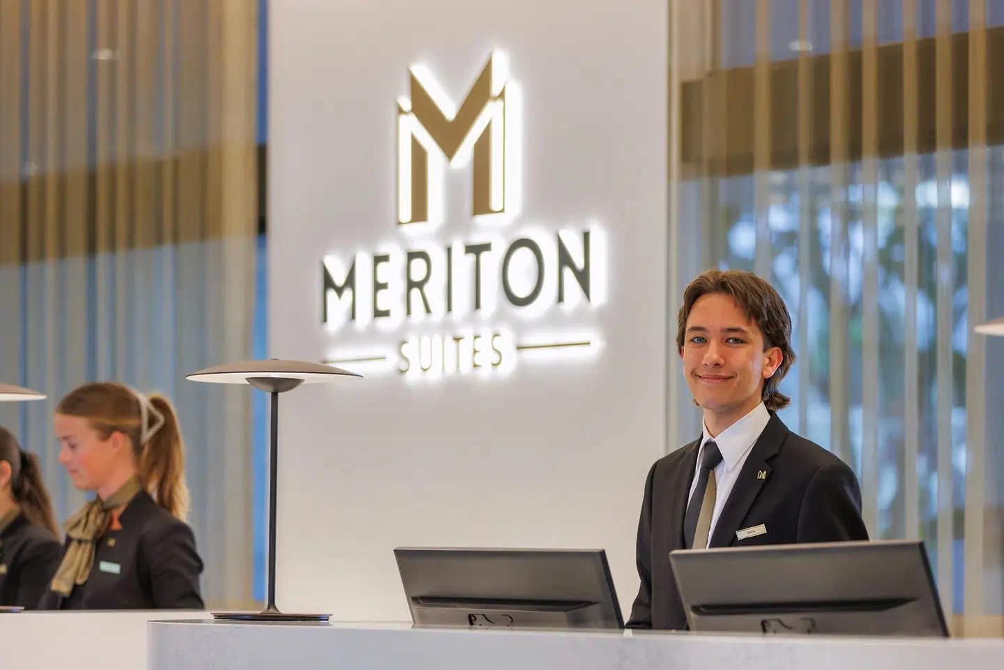 Meriton Serviced Apartments Broadbeach PEOPLE