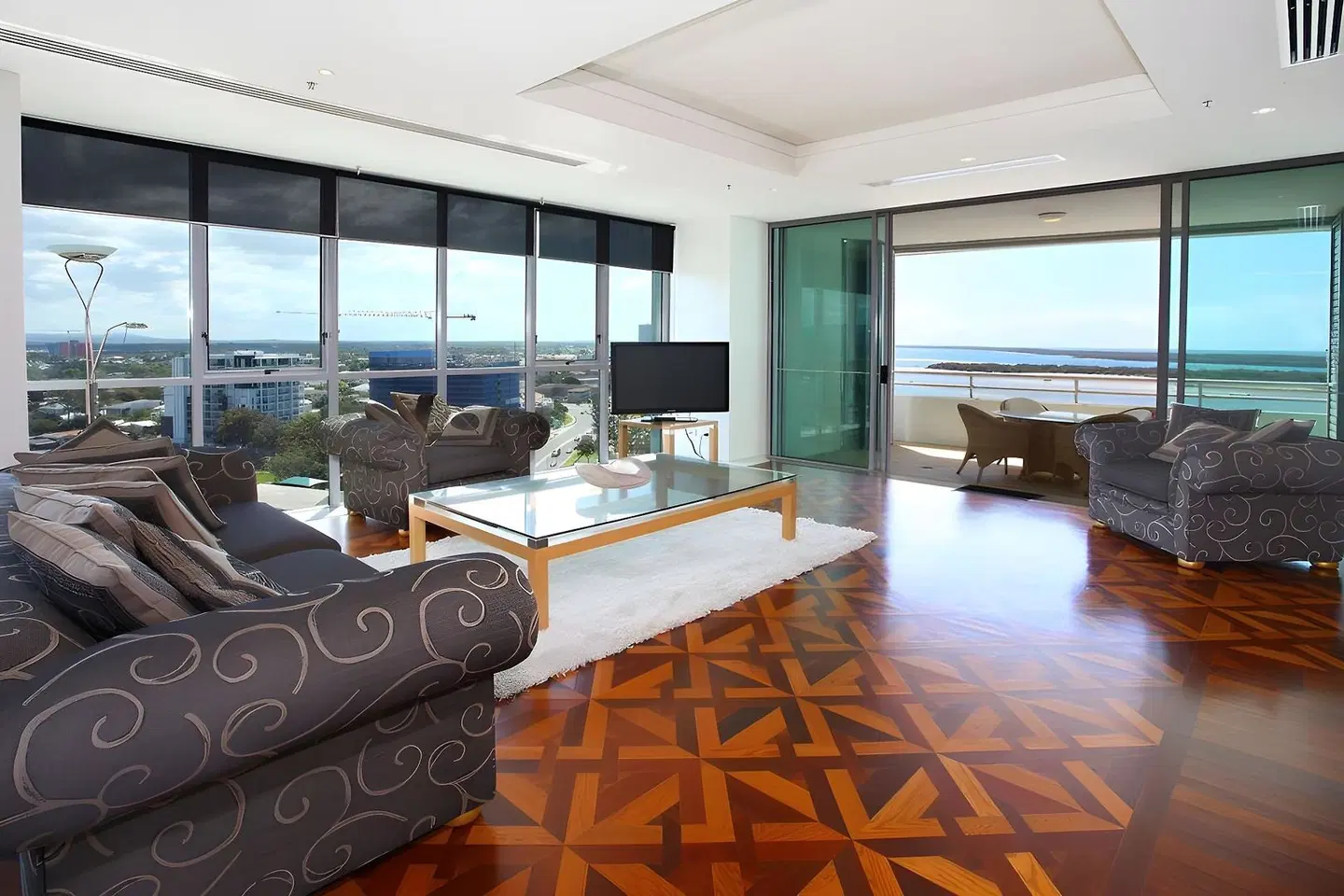 The Grand Apartments ROOM_EXAMPLE