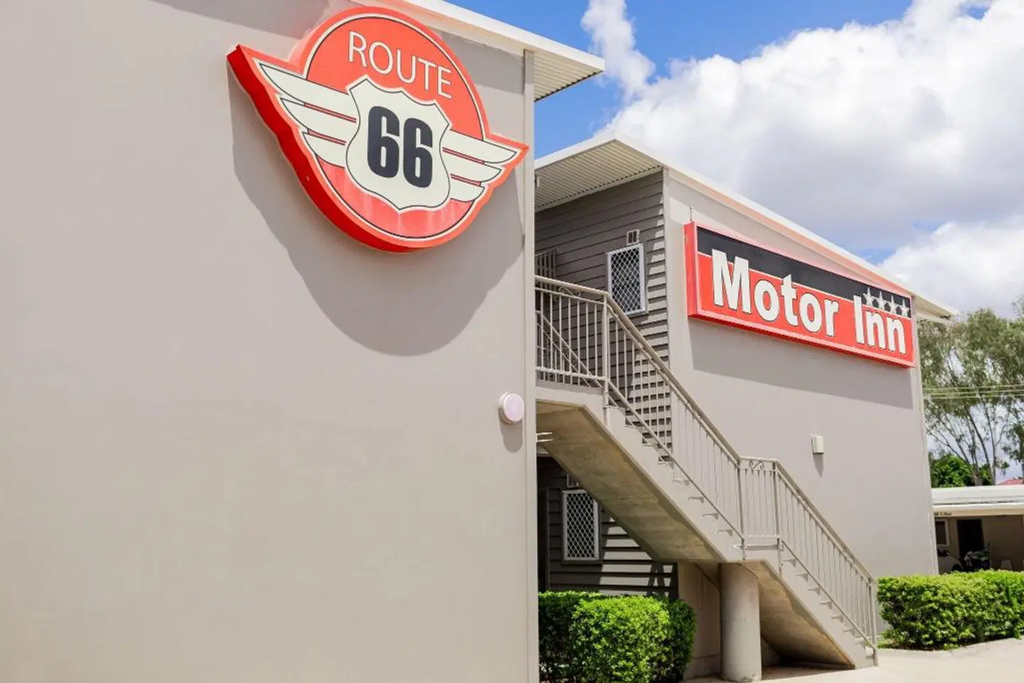 Route 66 Motor Inn EXTERIOR
