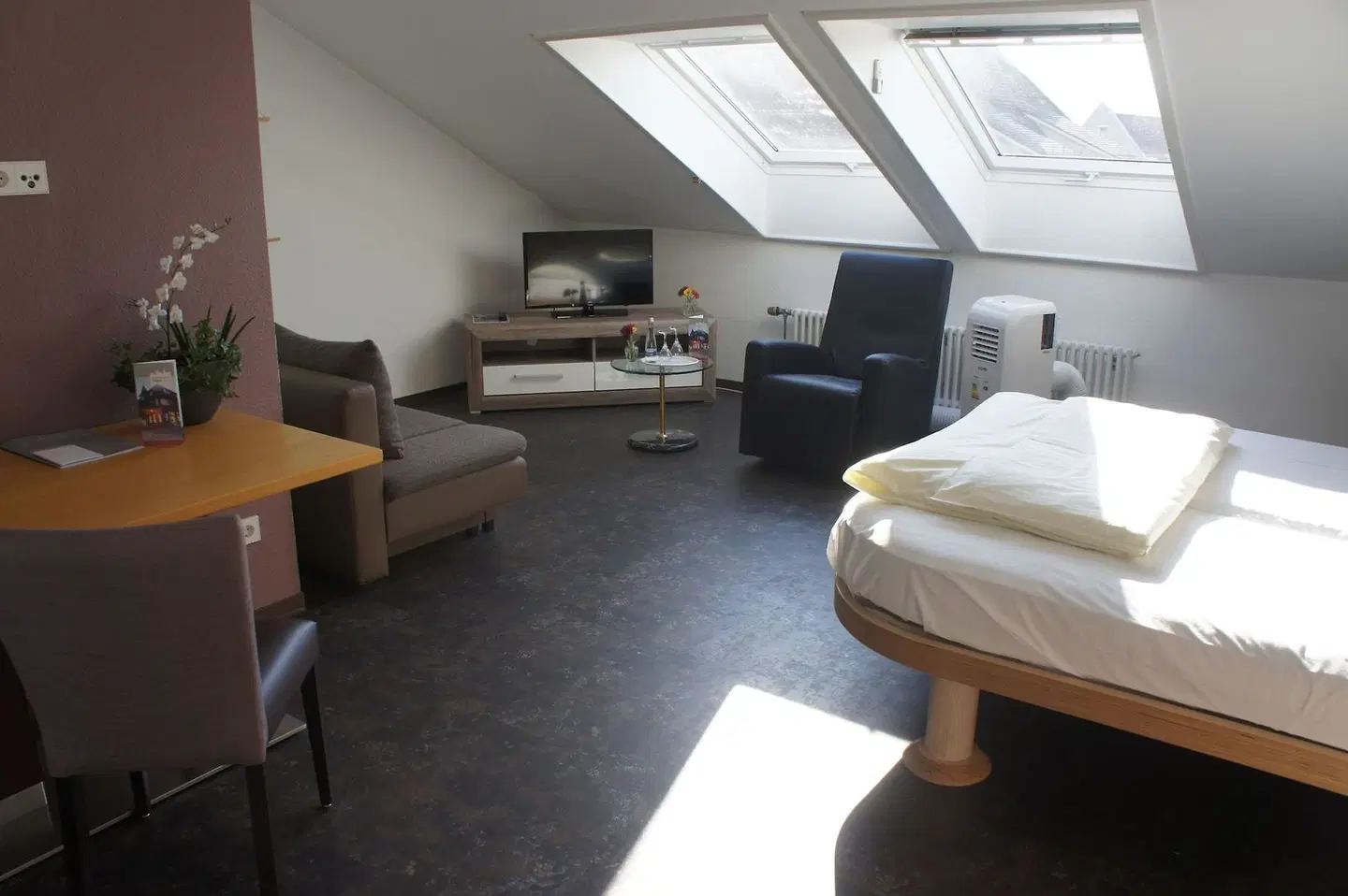 Engel ROOM_EXAMPLE