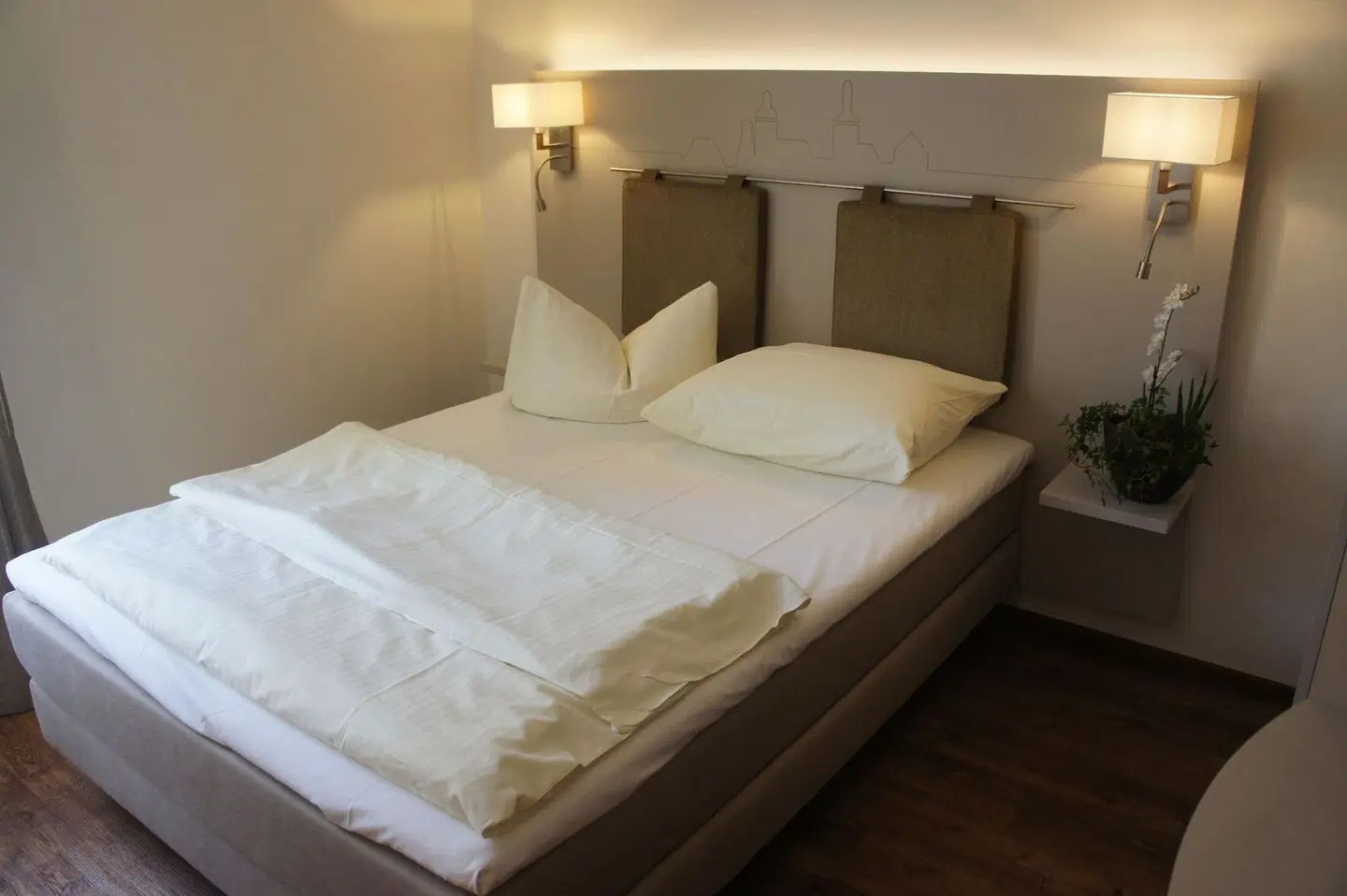 Engel ROOM_EXAMPLE