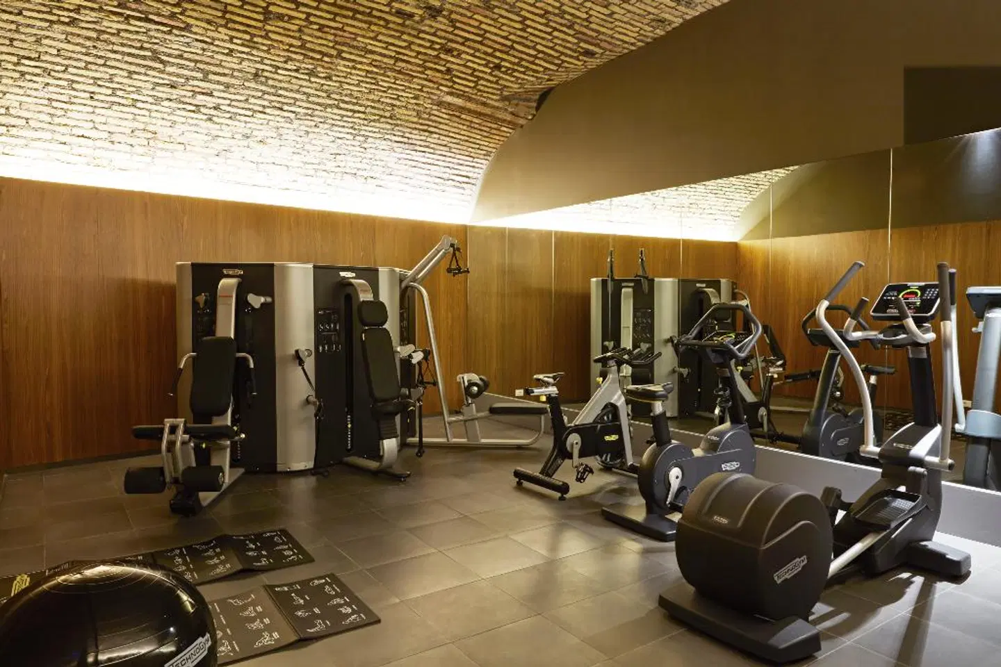 Hotel The Building SPORTS_AND_LEISURE