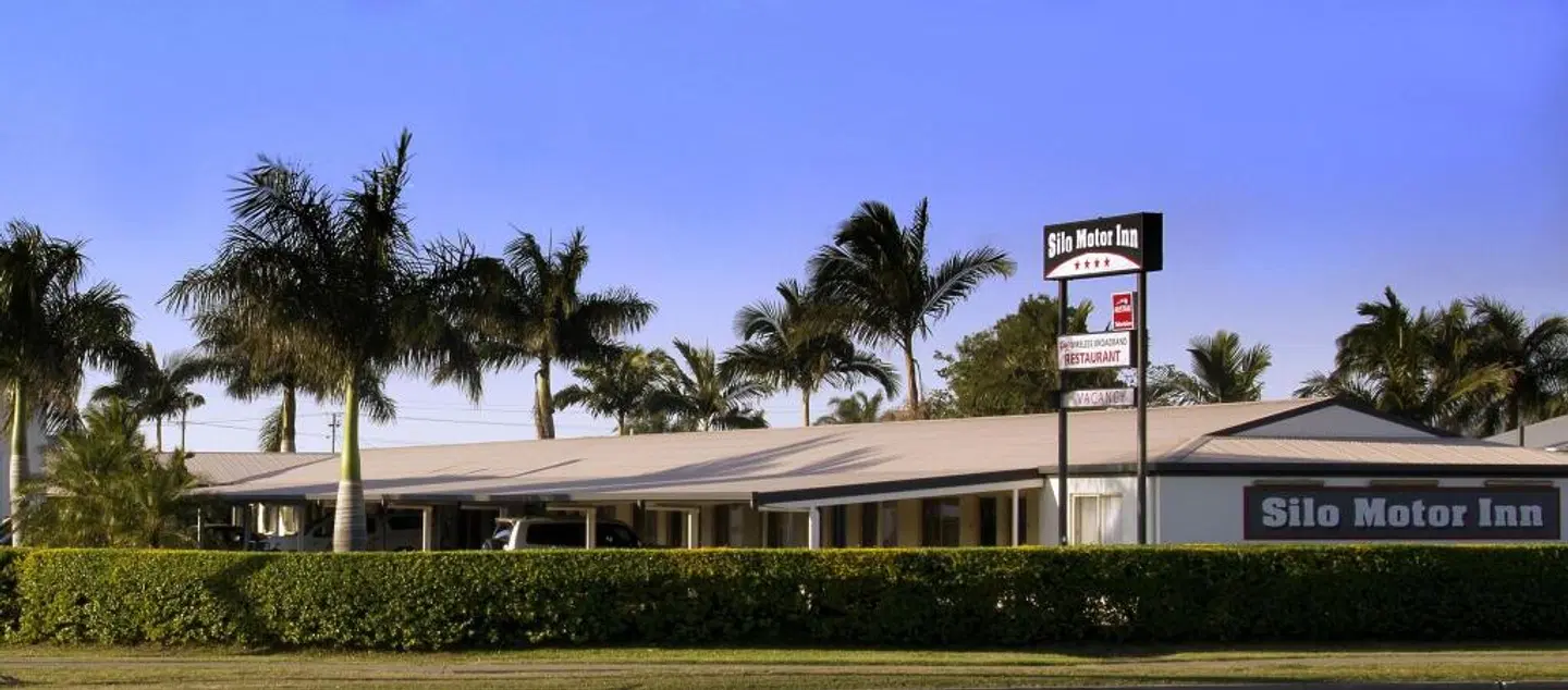 Silo Motor Inn EXTERIOR