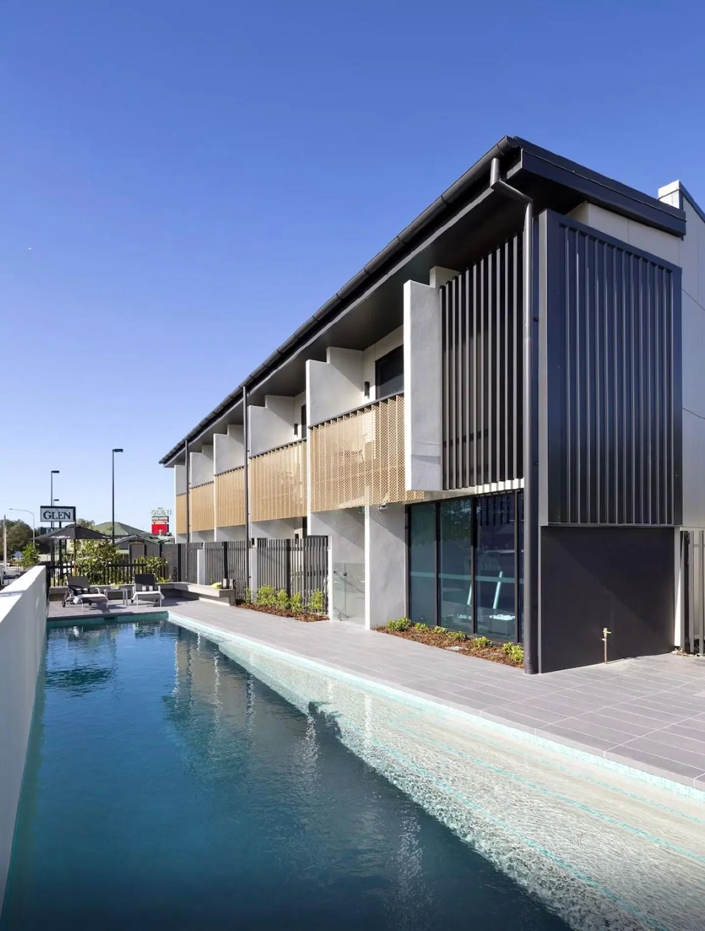 The Glen Hotel And Suites OUTDOOR_POOL