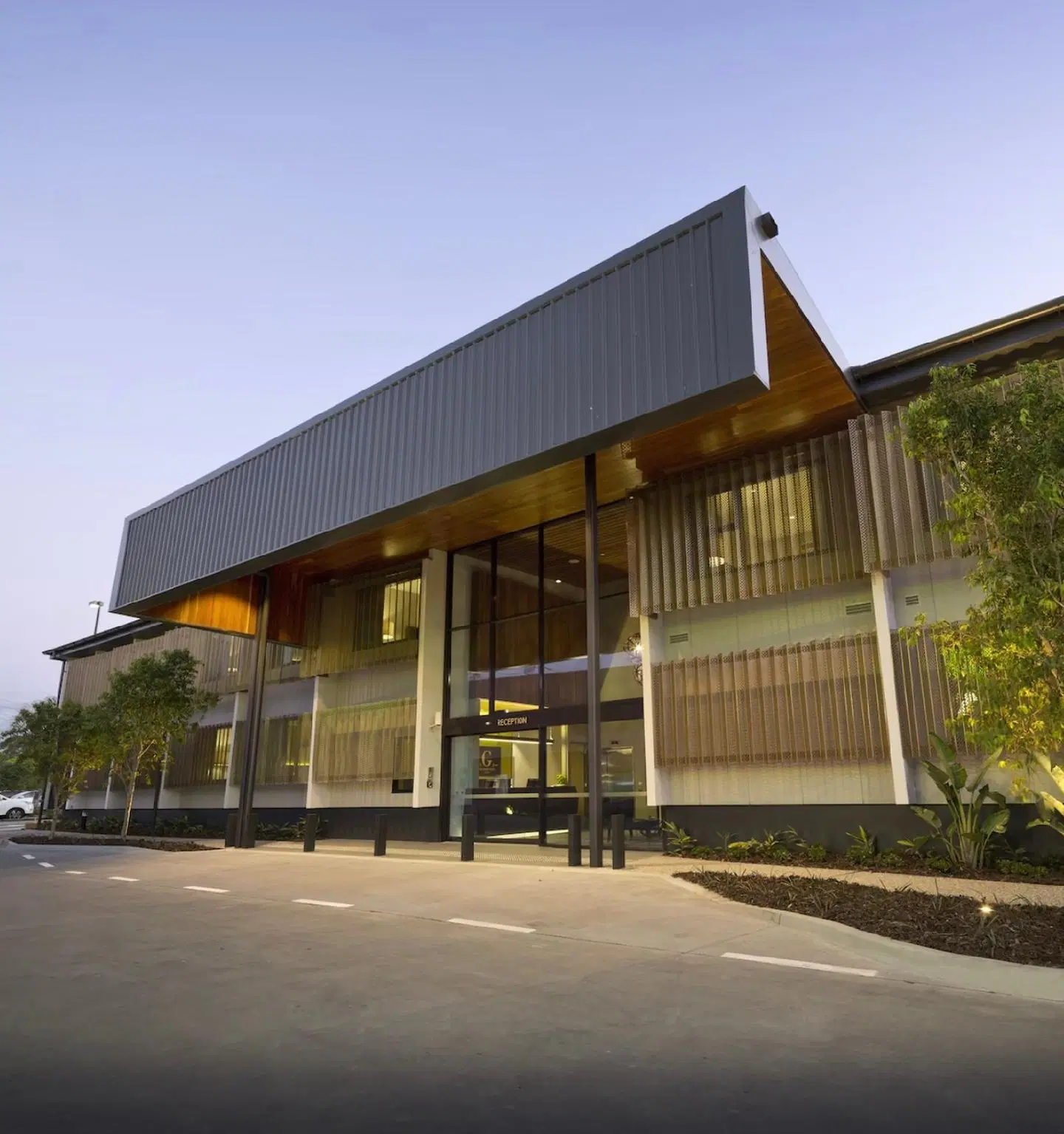 The Glen Hotel And Suites EXTERIOR