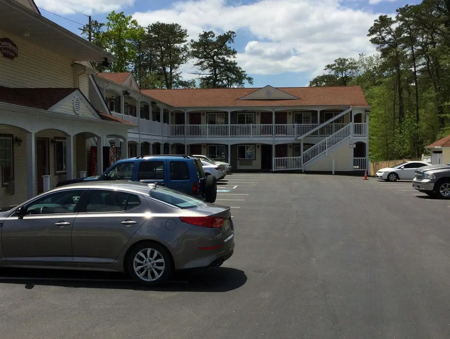 Country View Inn & Suites EXTERIOR