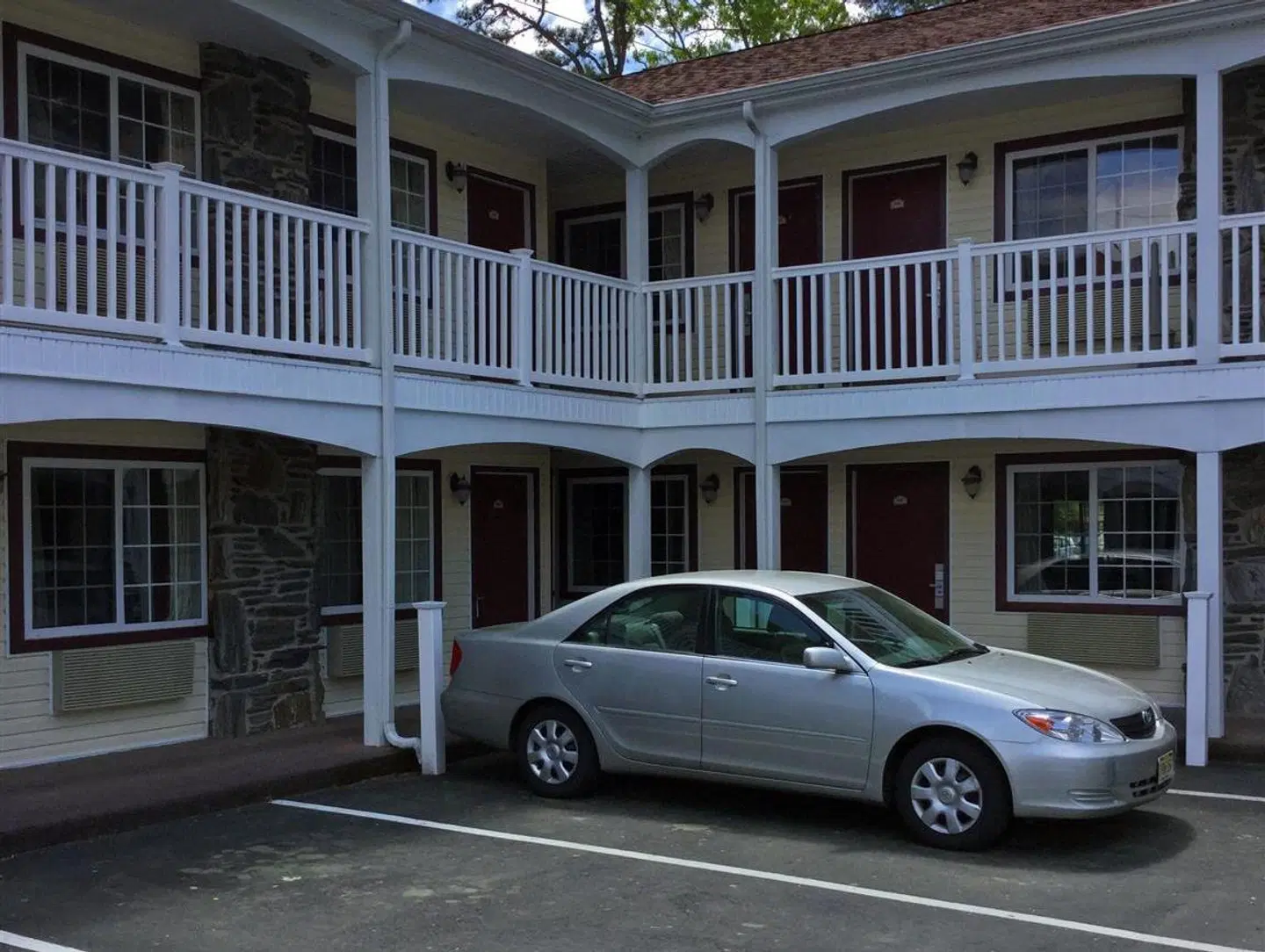 Country View Inn & Suites EXTERIOR