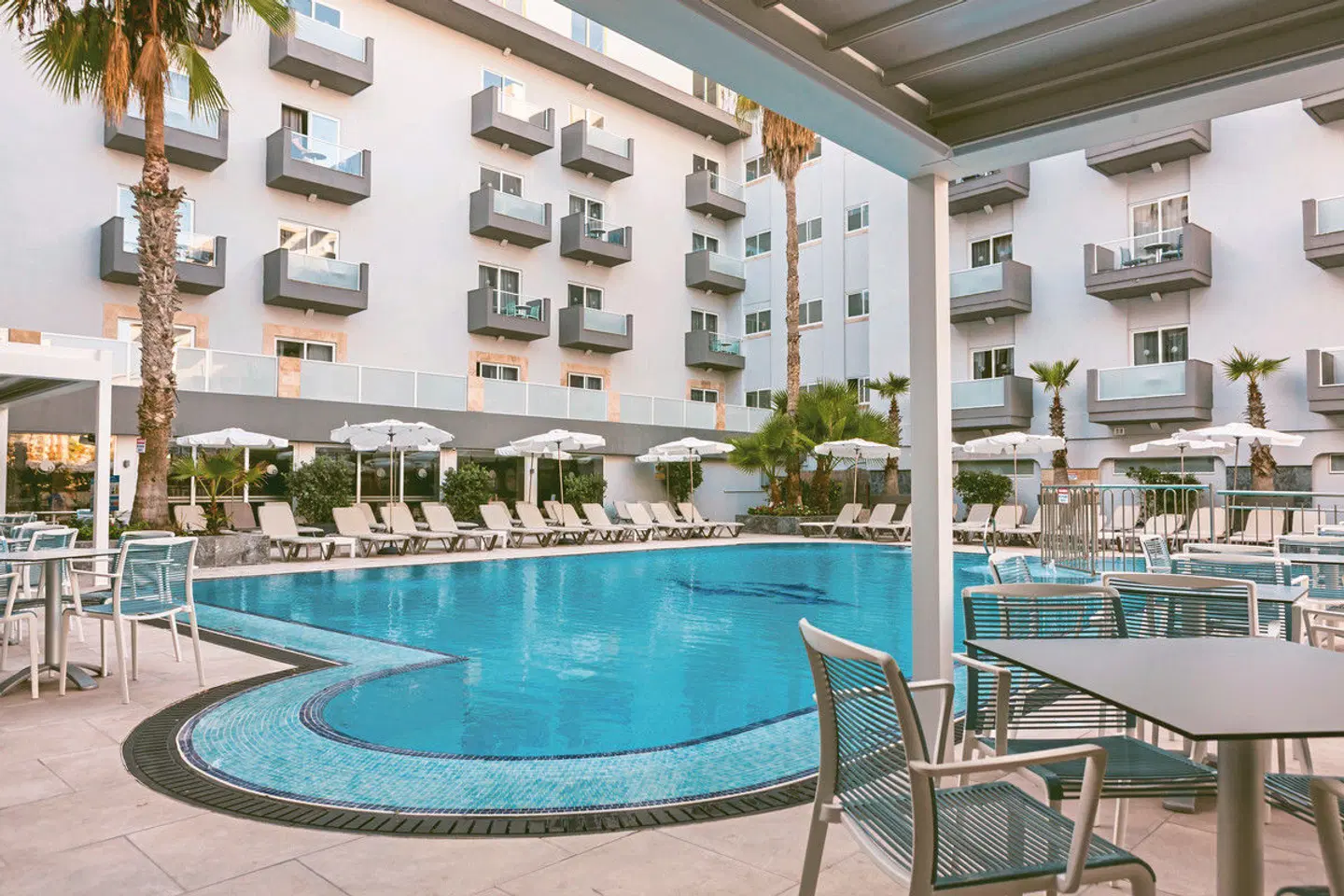 Pebbles Resort OUTDOOR_POOL