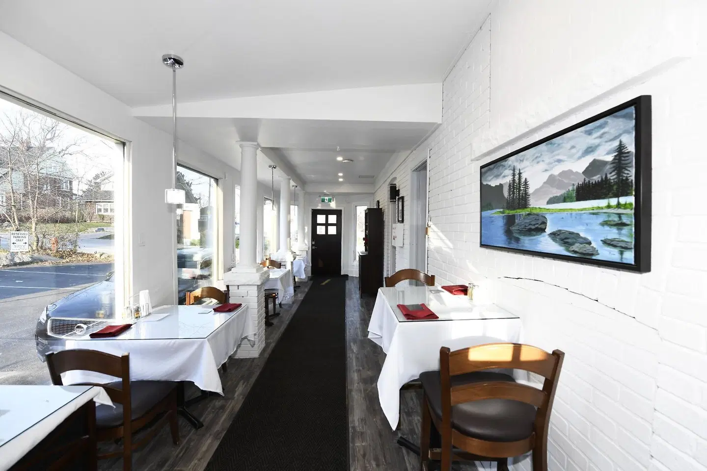 Serene Niagara Inn Restaurant
