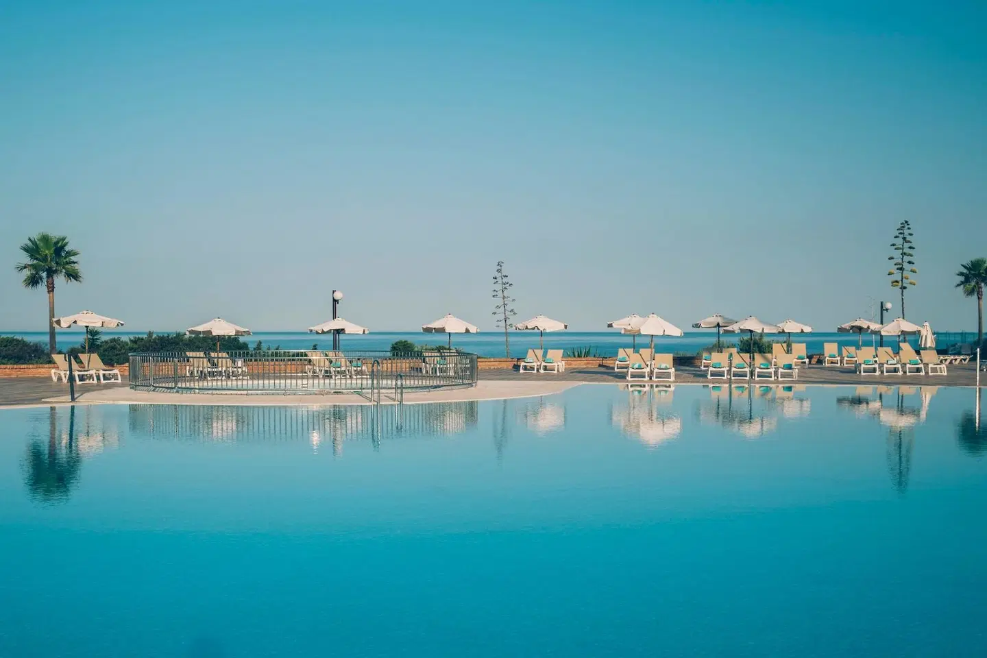 Iberostar Waves Royal Andalus OUTDOOR_POOL