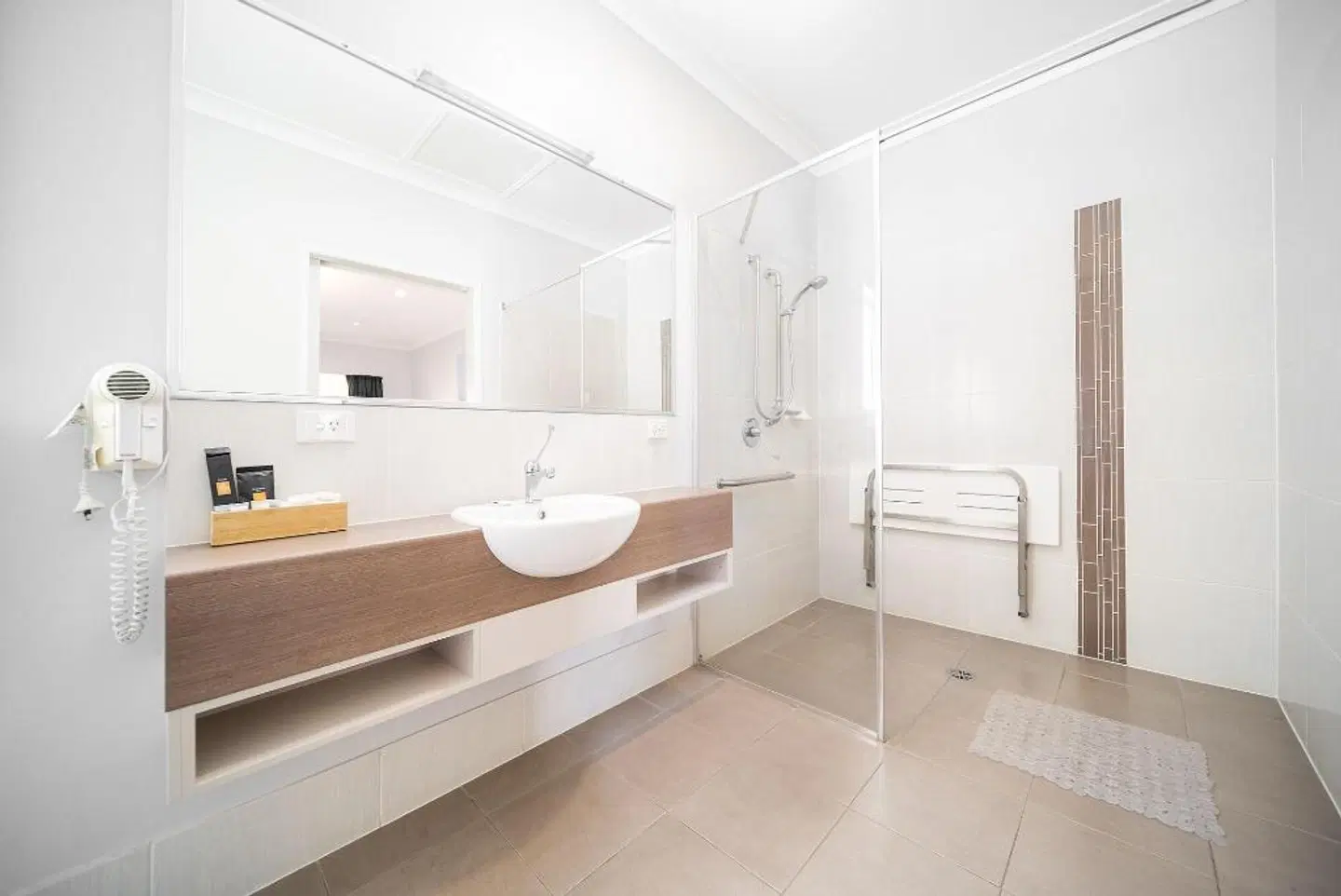 Roma Inland Motor Inn Badezimmer
