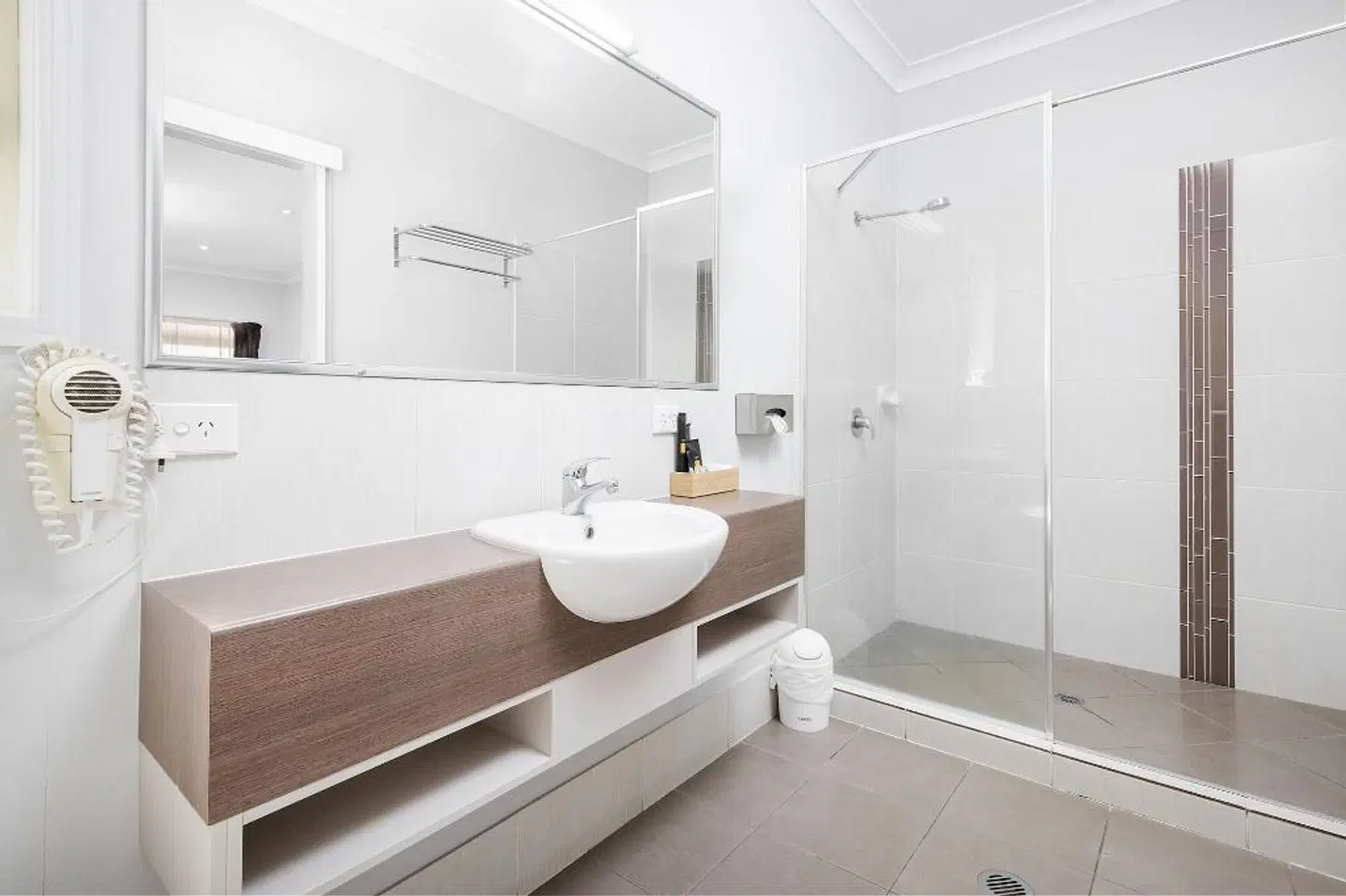 Roma Inland Motor Inn Badezimmer