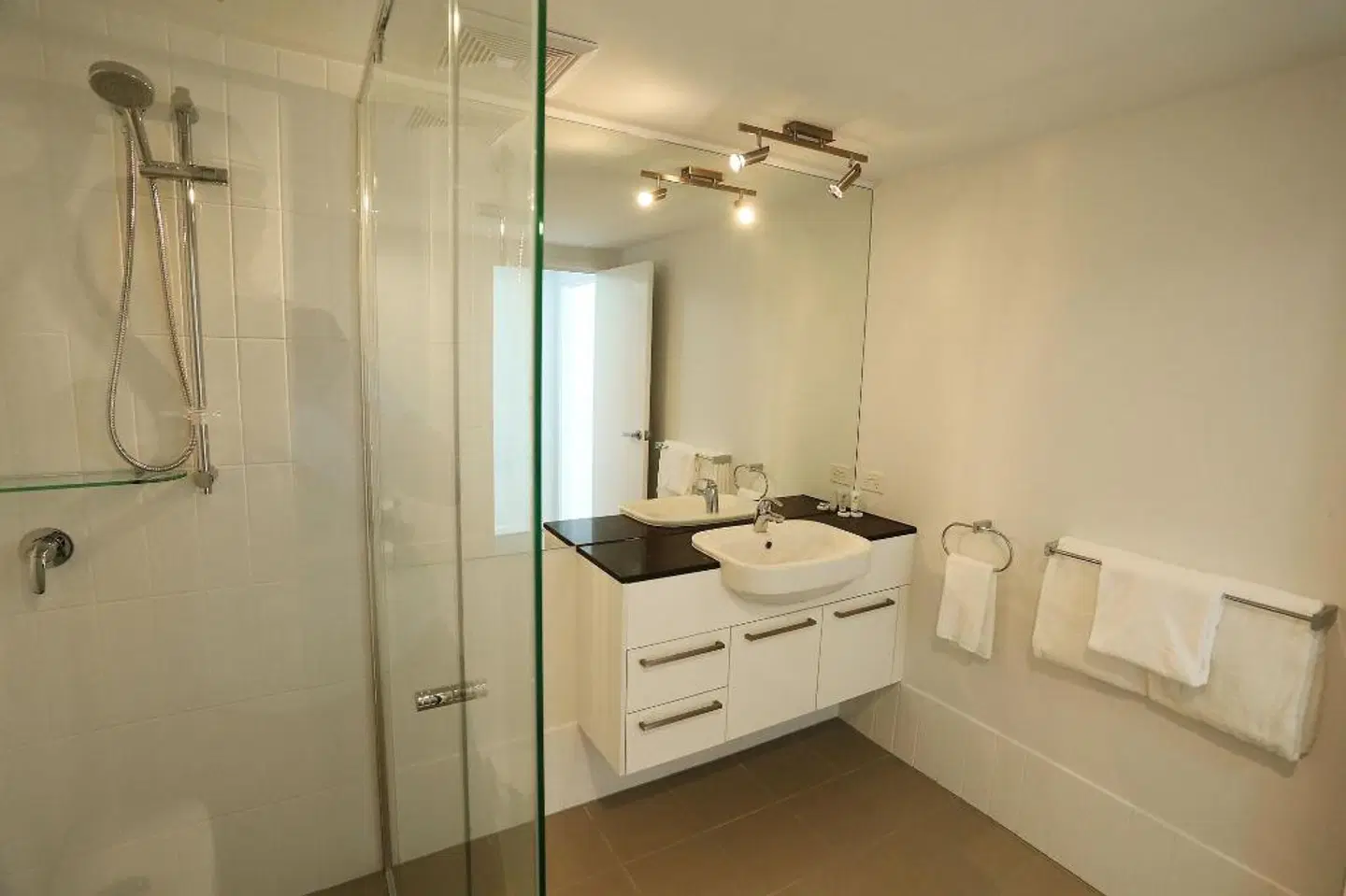 Q Resorts Paddington Badezimmer