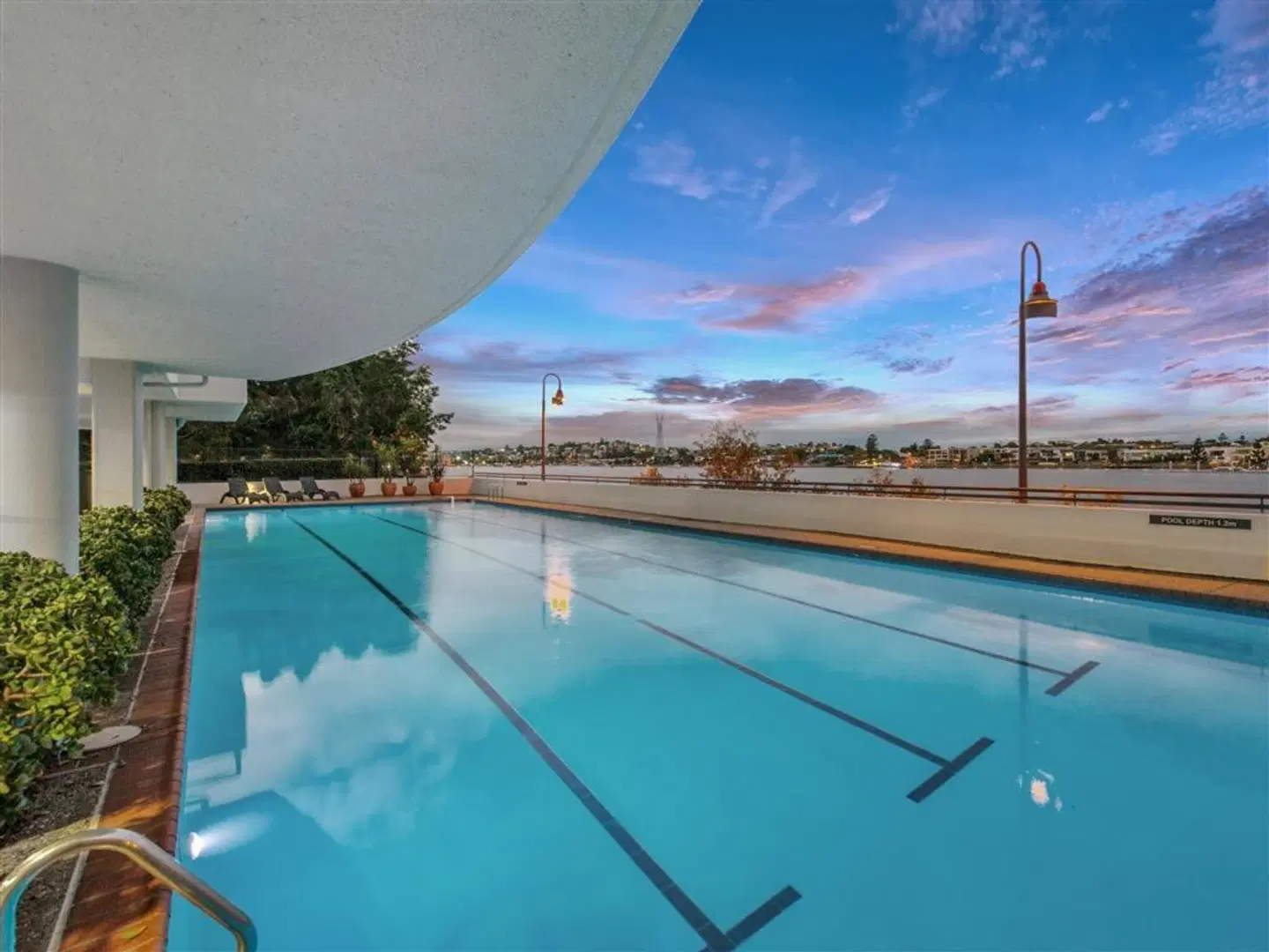 Goldsborough Place Apartments OUTDOOR_POOL