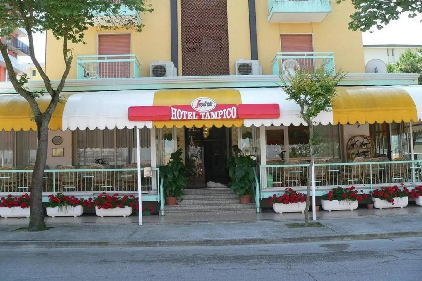 Hotel Le Petit Jesolo EXTERIOR