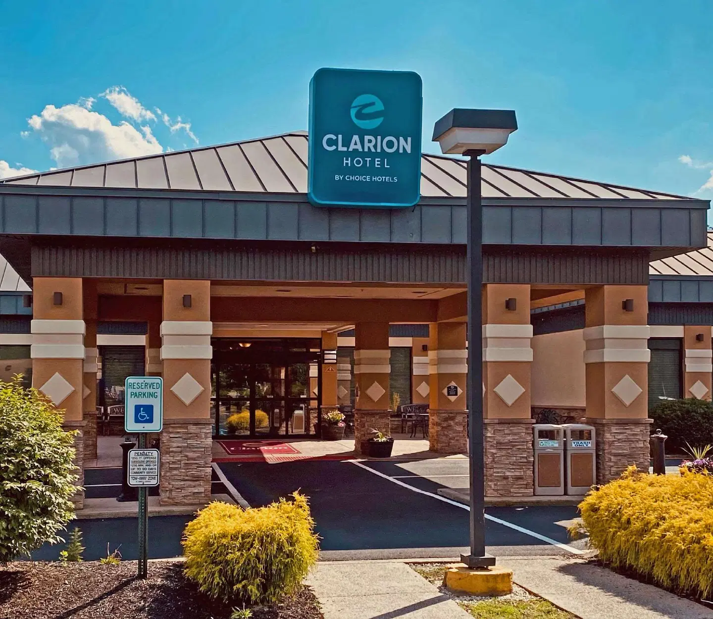 Clarion Hotel & Conference Center EXTERIOR