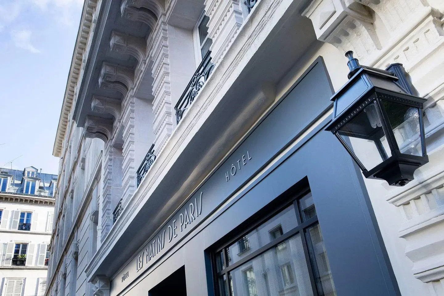 Les Matins de Paris EXTERIOR