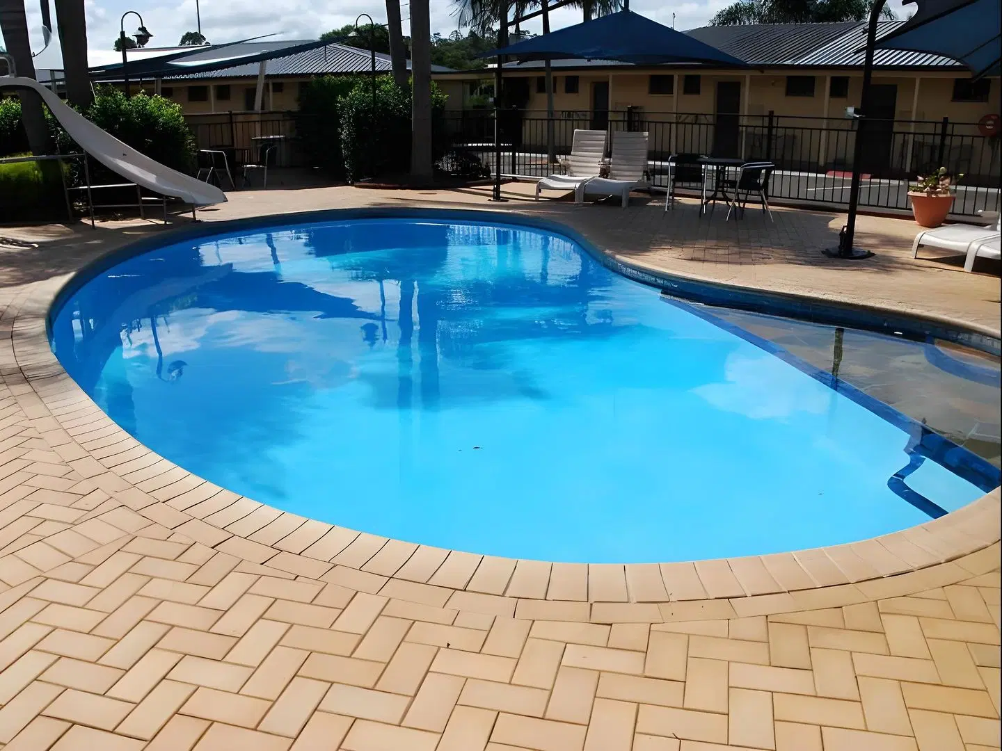 James Street Motor Inn OUTDOOR_POOL