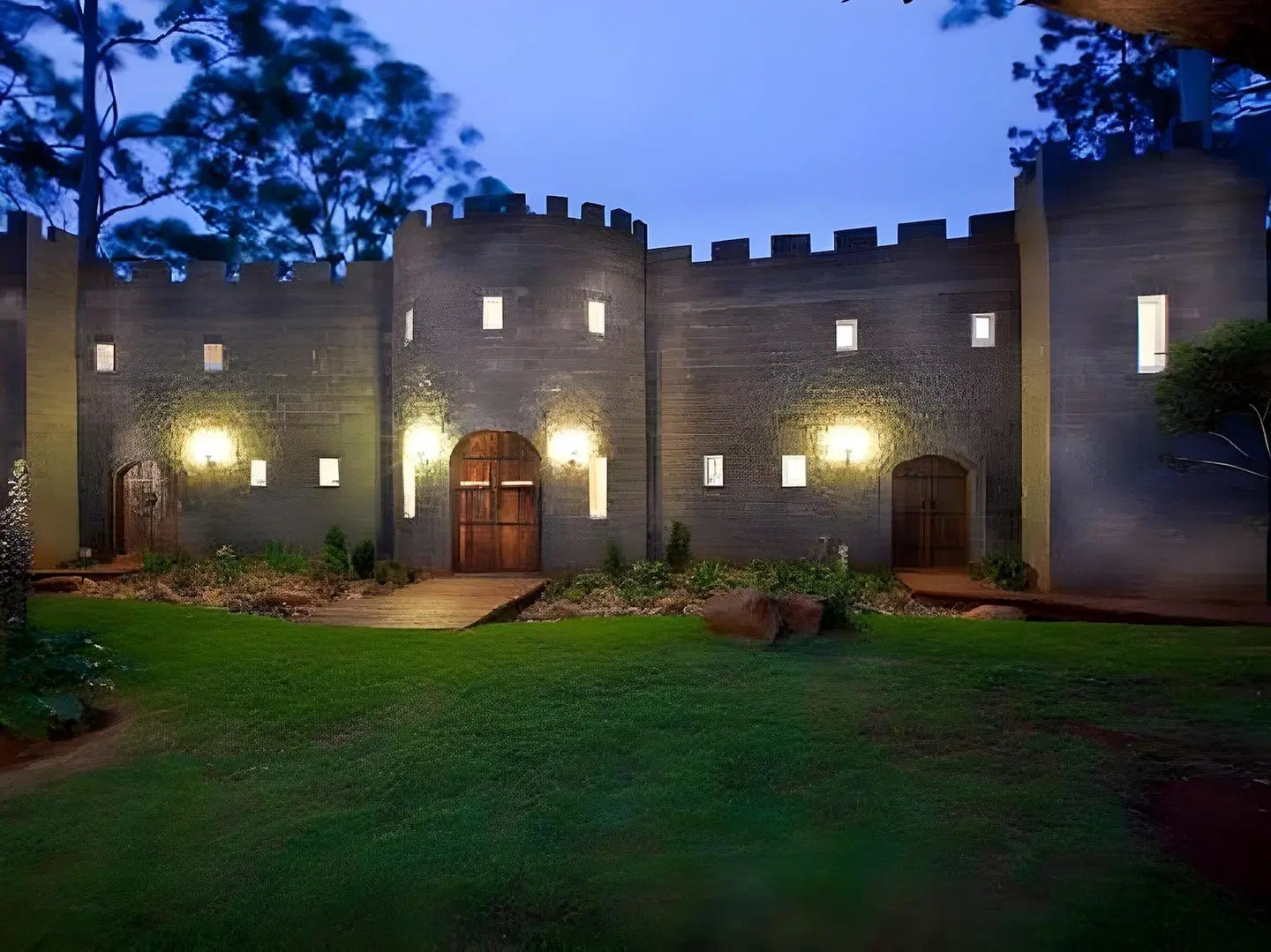 The Castle on Tamborine EXTERIOR
