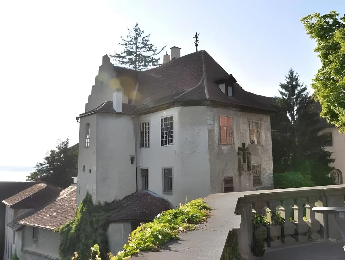 Off EXTERIOR