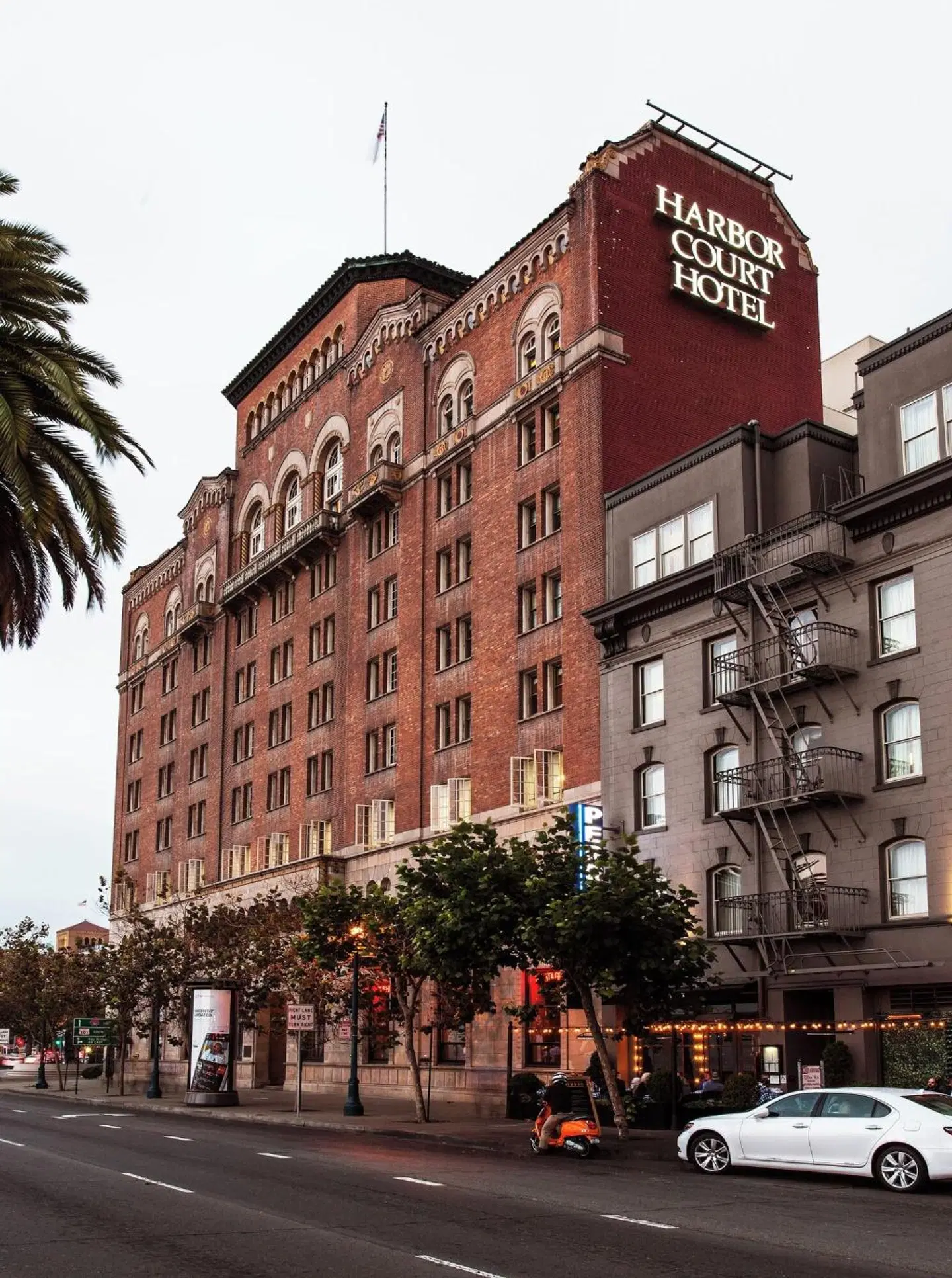 Harbor Court Hotel EXTERIOR