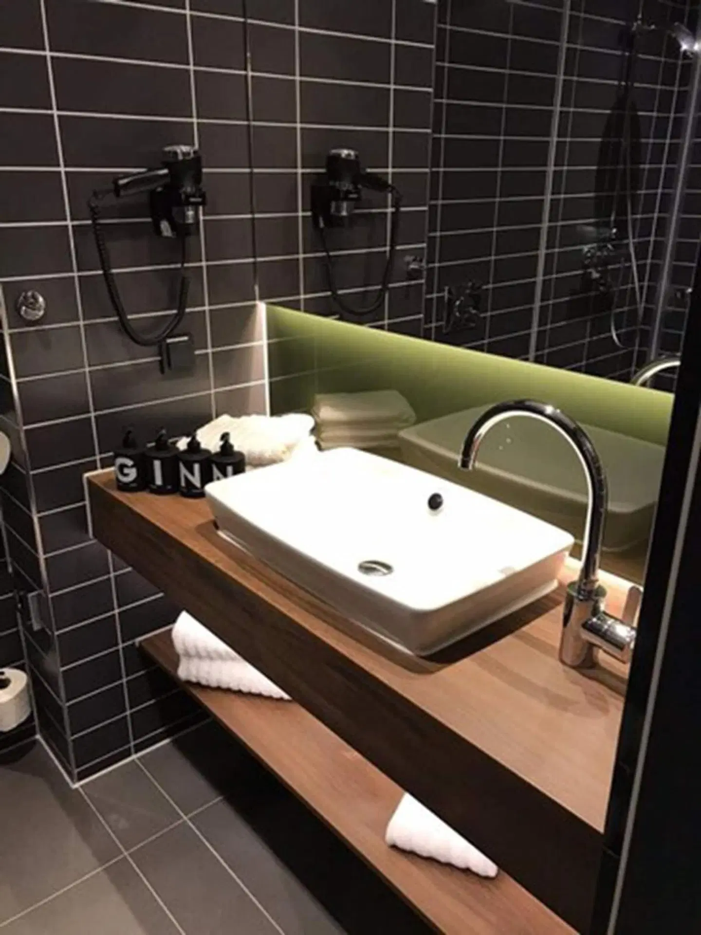 GINN City & Lounge Hotel Ravensburg Badezimmer