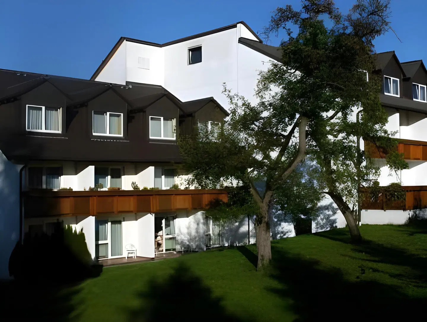 Hirt EXTERIOR