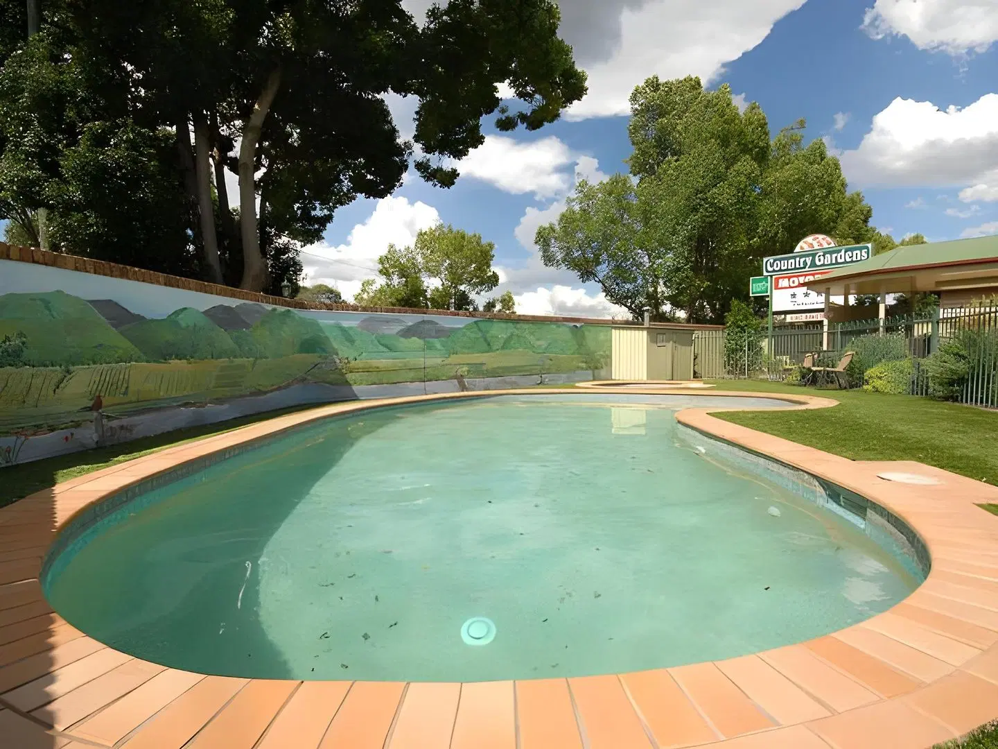 Country Gardens Motor Inn HEALTH_BEAUTY