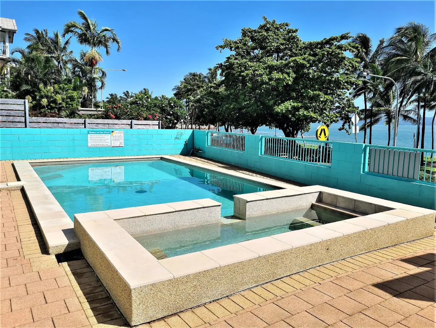 Emthree Seaside Apartments OUTDOOR_POOL