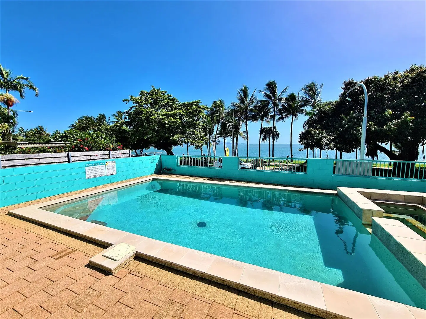 Emthree Seaside Apartments OUTDOOR_POOL