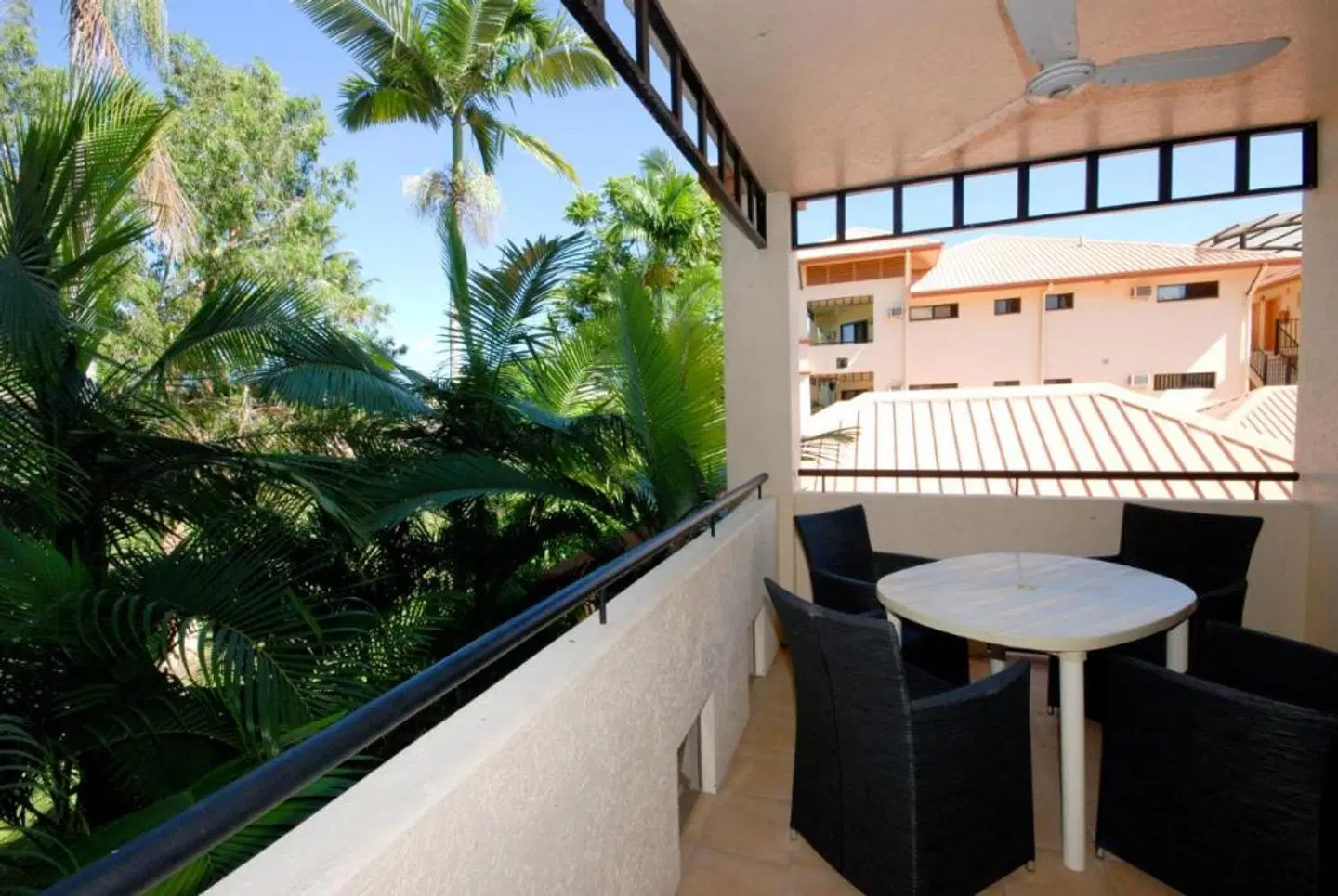 City Plaza Apartments Terrasse