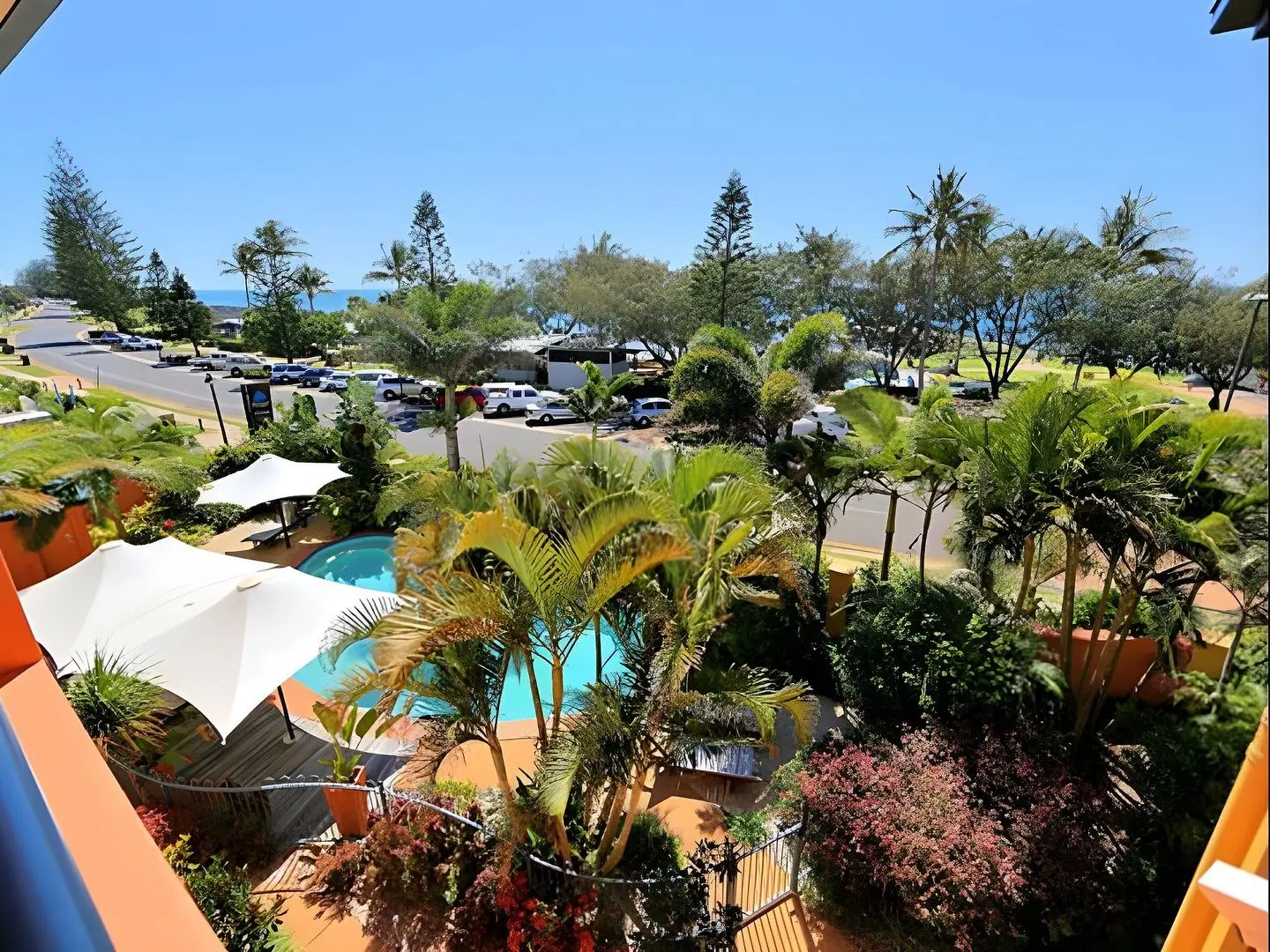 Kacy's Bargara Beach Motel EXTERIOR