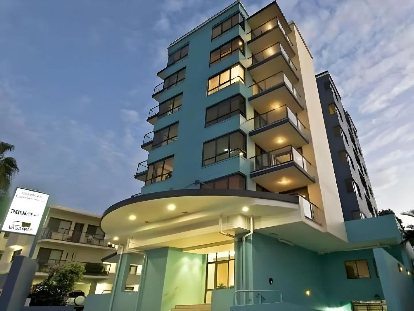 Aqualine Apartments On The Broadwater EXTERIOR
