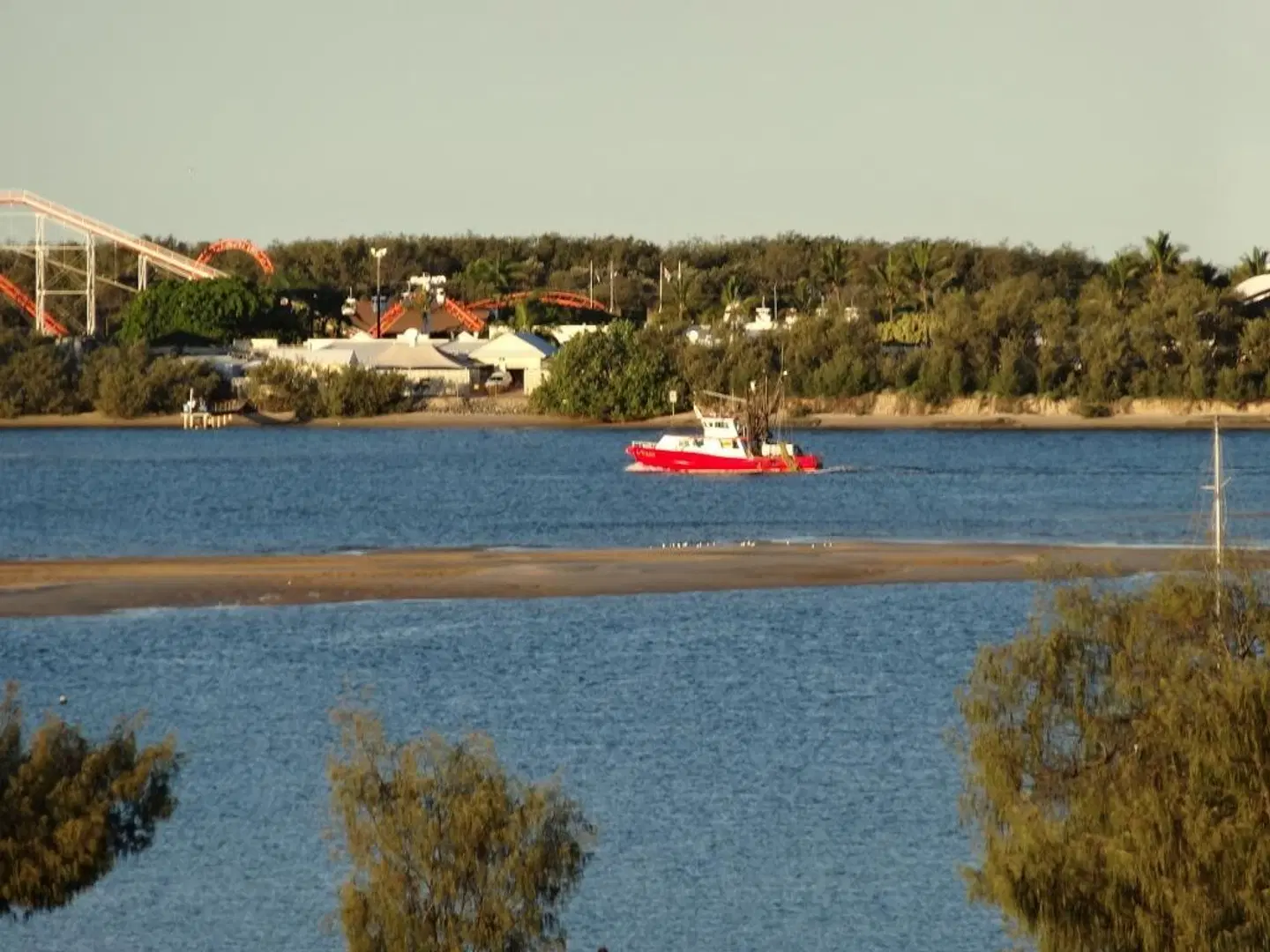 Aqualine Apartments On The Broadwater Strand