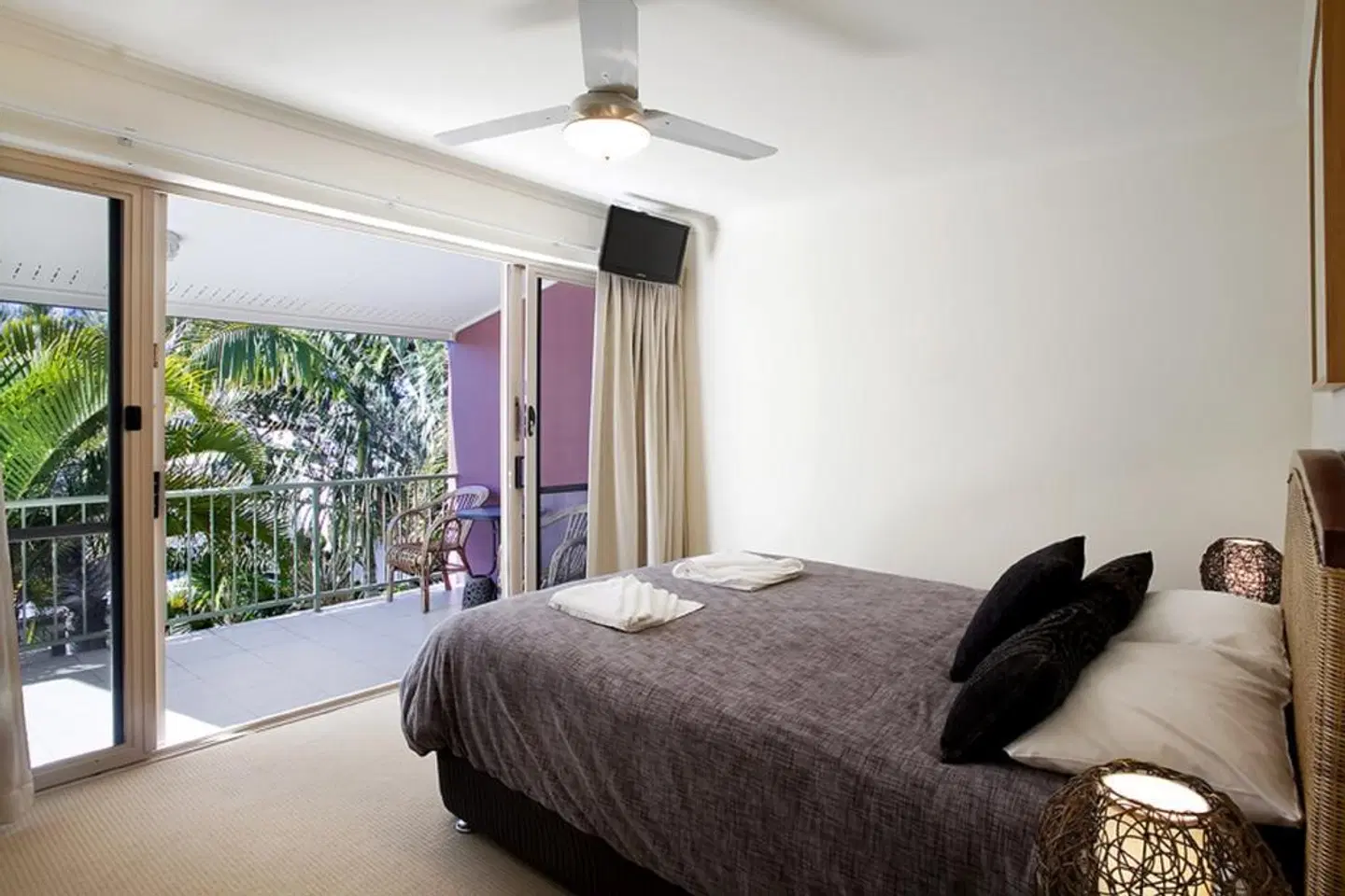 Beach Breakers Resort ROOM_EXAMPLE