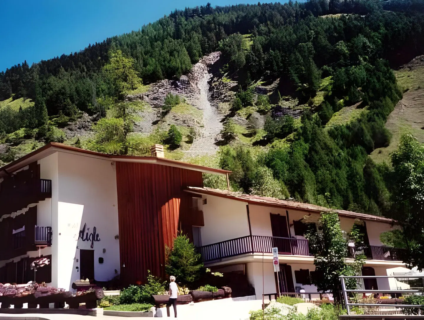 Hotel Aigle EXTERIOR