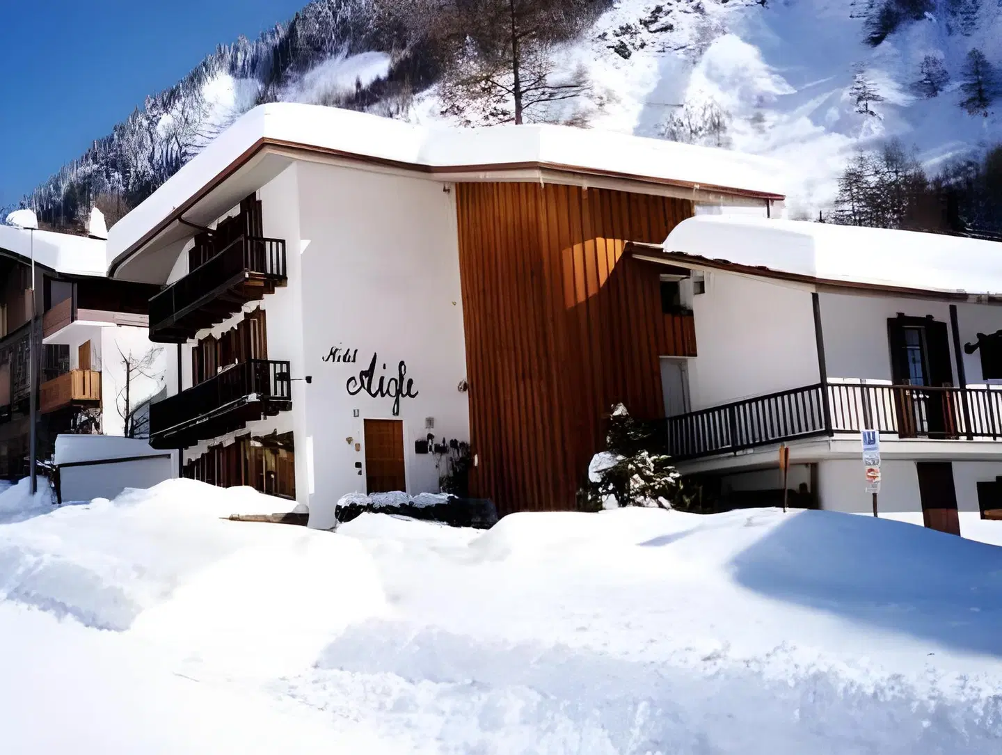 Hotel Aigle EXTERIOR