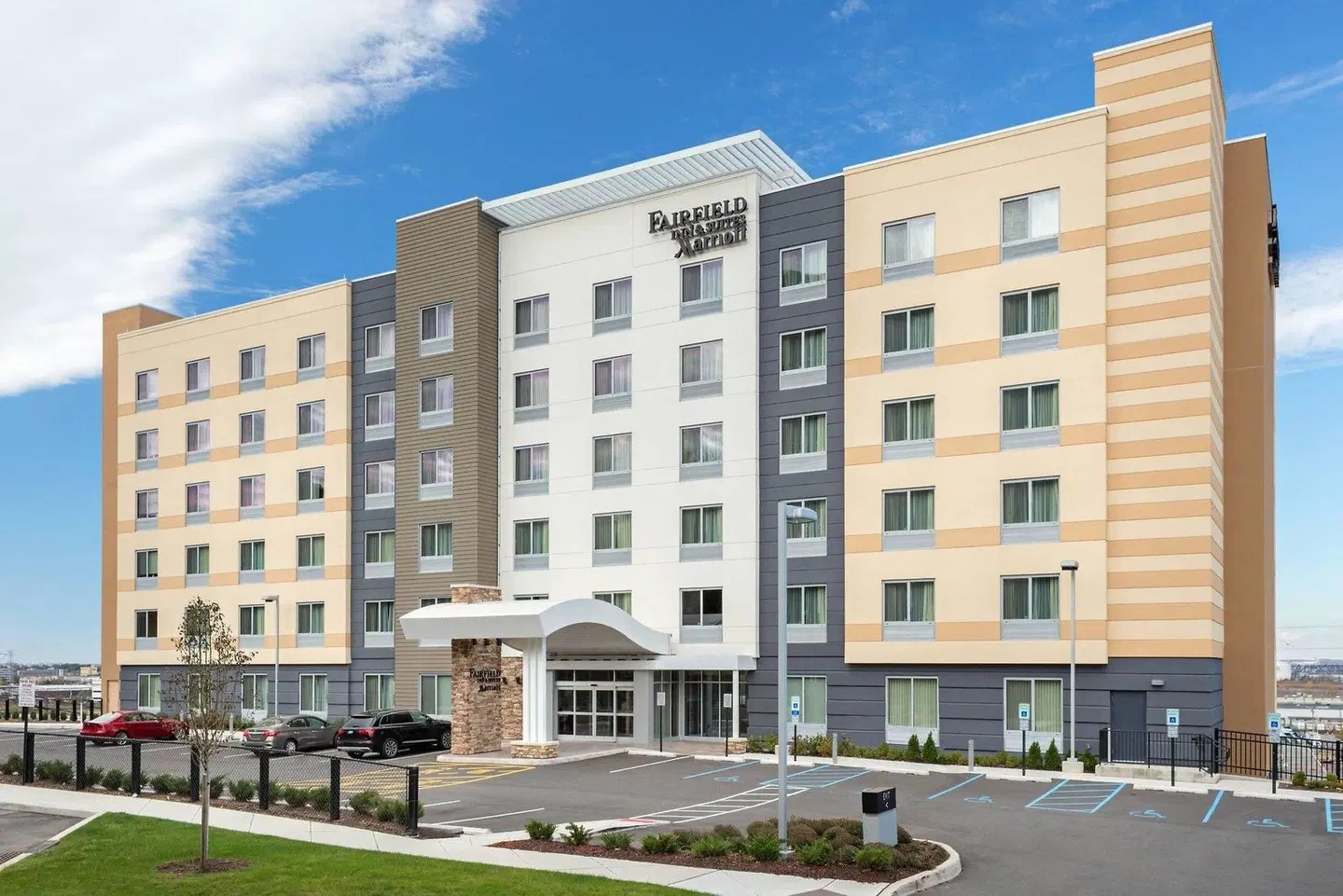Fairfield Inn & Suites by Marriott North Bergen EXTERIOR