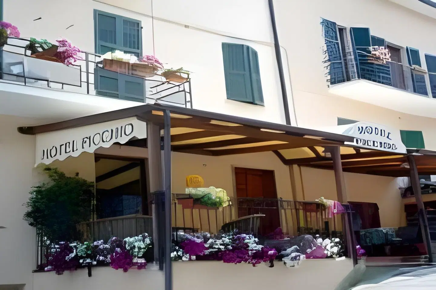 Picchio EXTERIOR