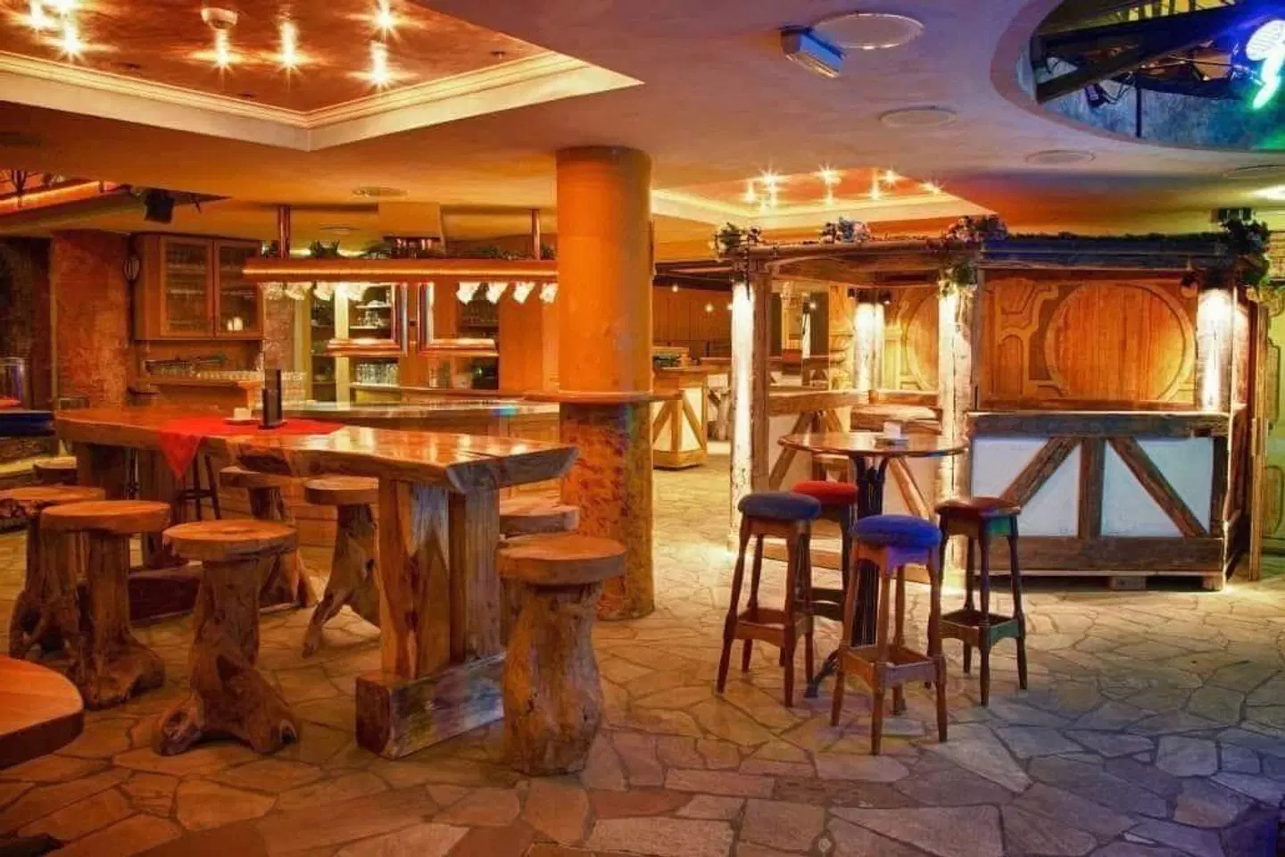 AAAA Hotelwelt KÜBLER Bar