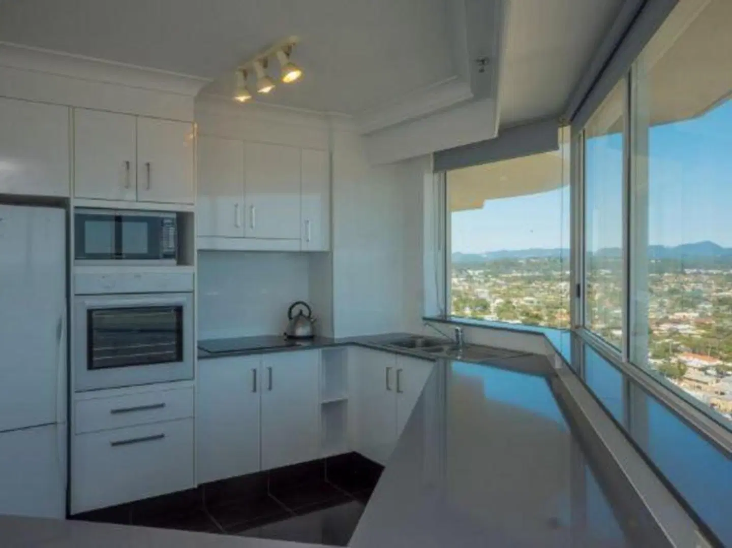 Burleigh Surf Apartments Badezimmer